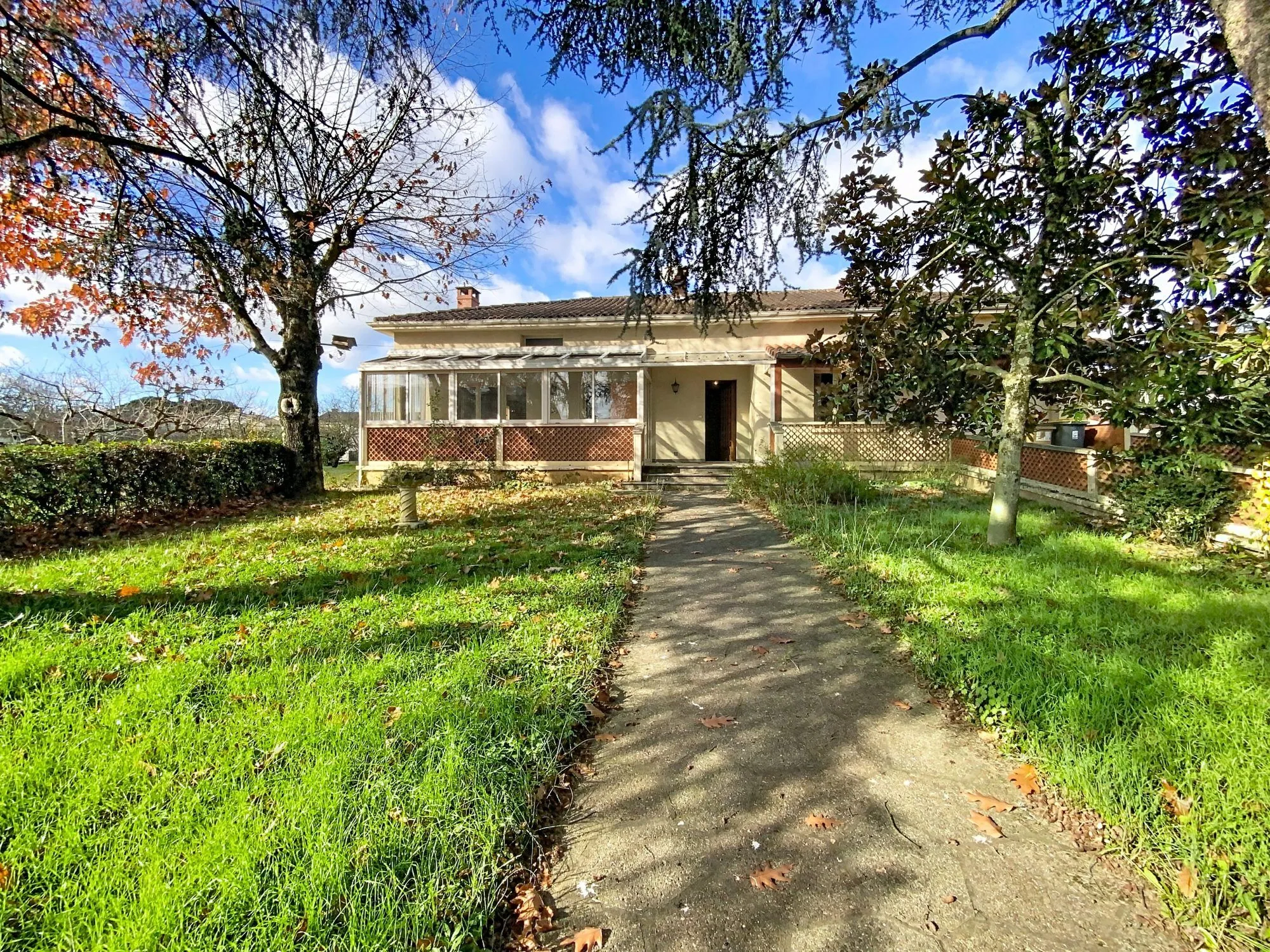 Maison individuelle à vendre à Albi avec grand terrain et potentiel de rénovation