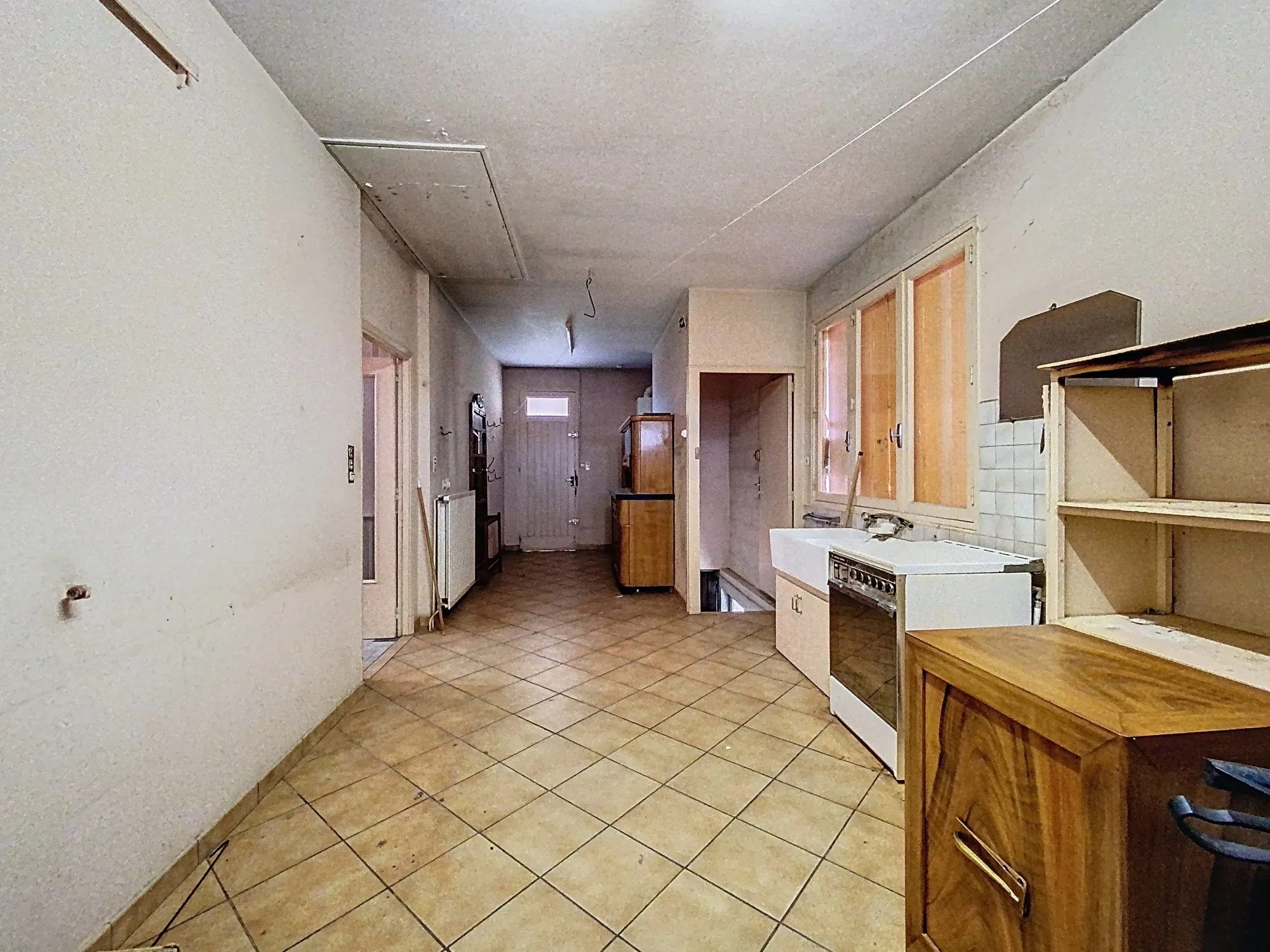 Maison individuelle à vendre à Albi avec grand terrain et potentiel de rénovation 