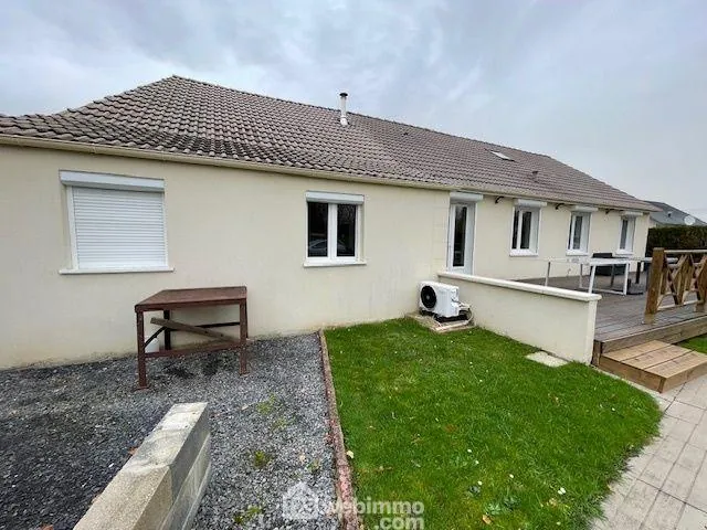 Maison de plain-pied rénovée avec garage et vue sur champs à Bouygues