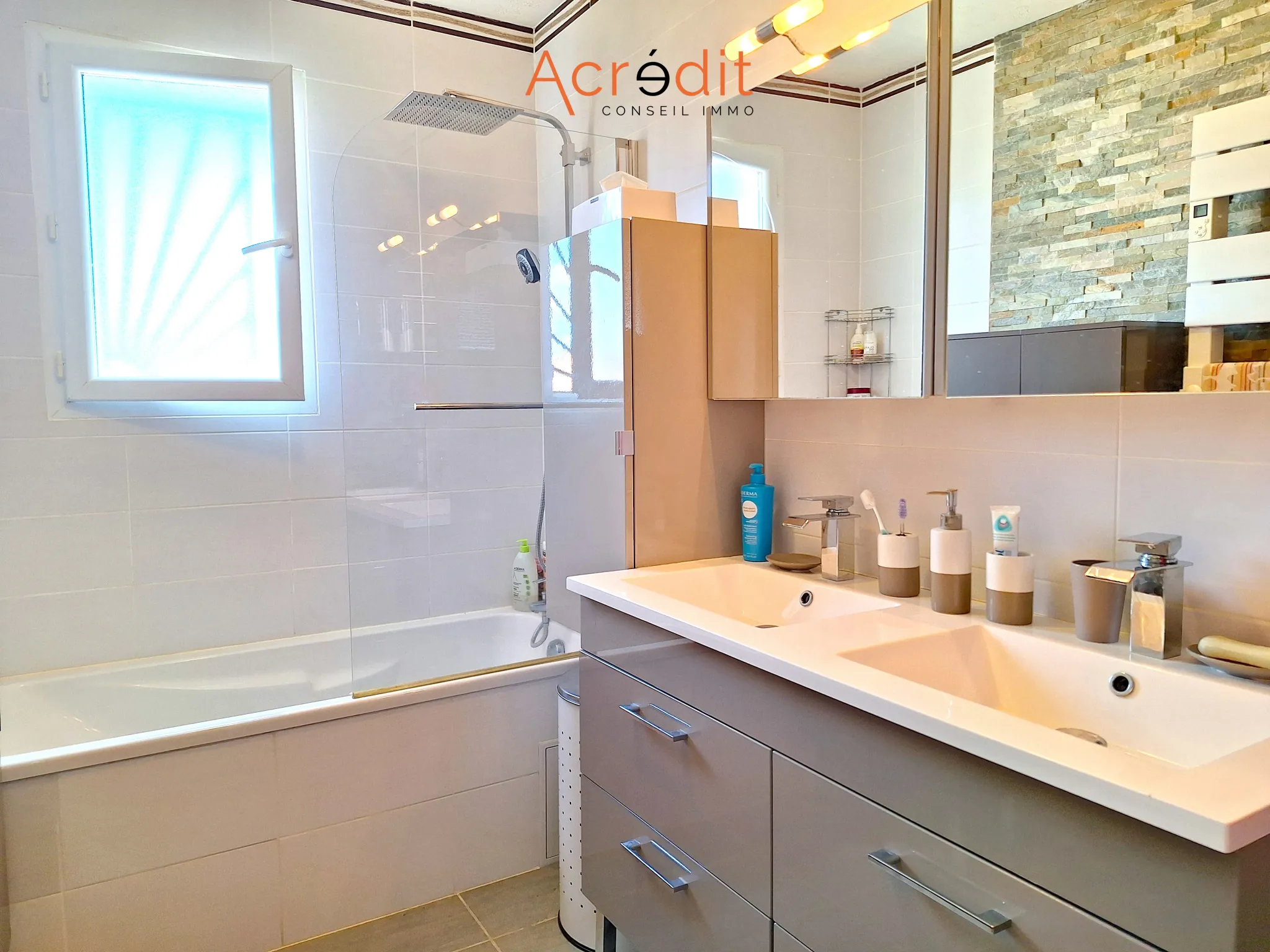 Villa avec piscine et garage à Lespignan – Lumineuse et rénovée en 2014 