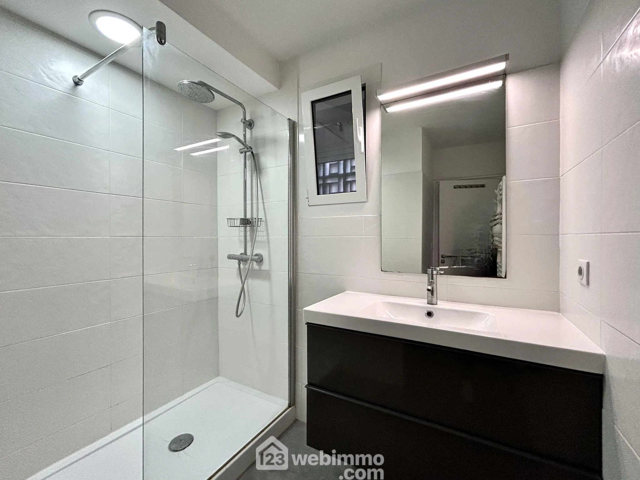 Appartement rénové de 73 m² à Bastia avec terrasse, cave et parking 