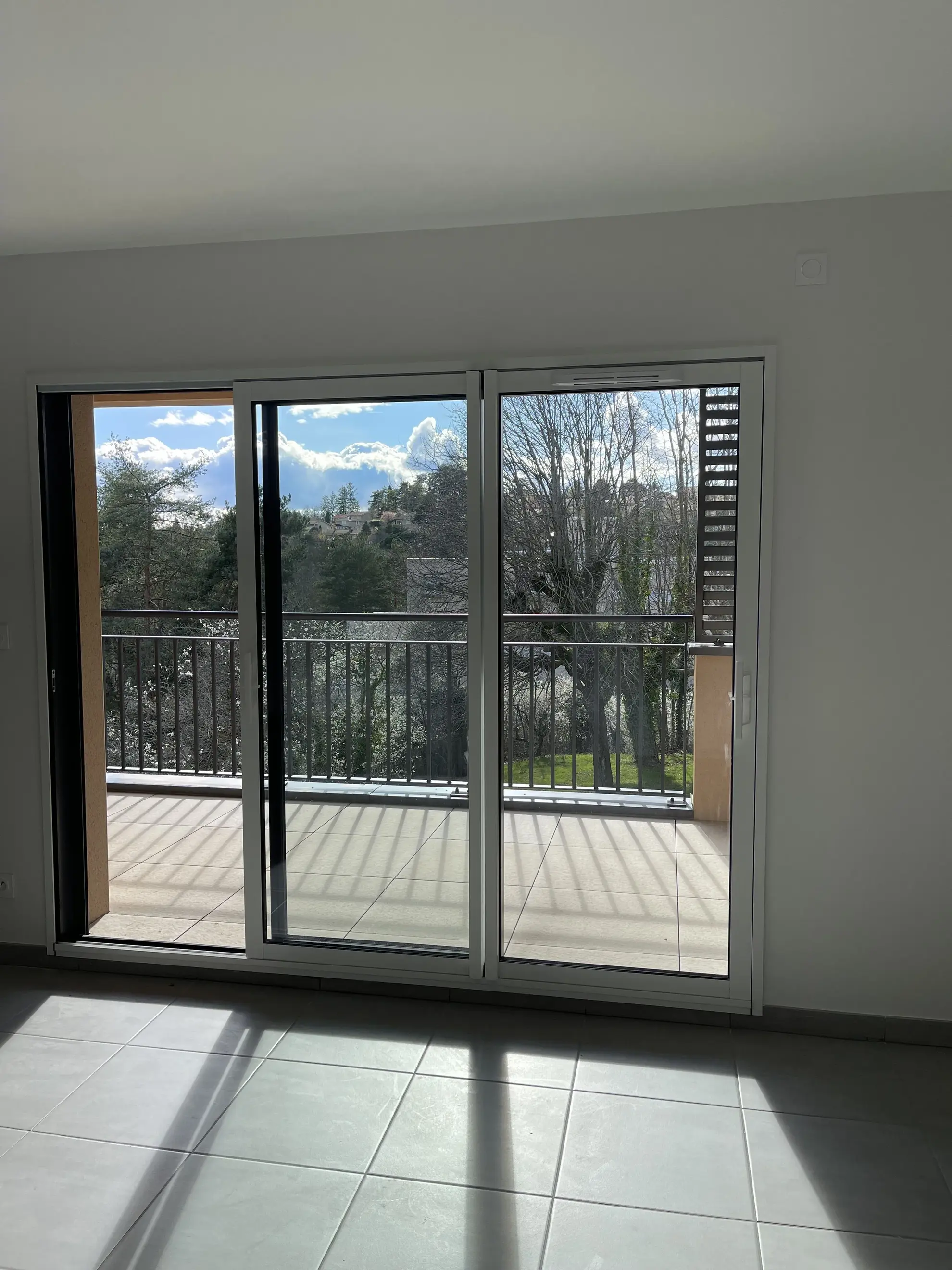 Appartement T3 de 64 m² avec terrasse sud-ouest à Dardilly 