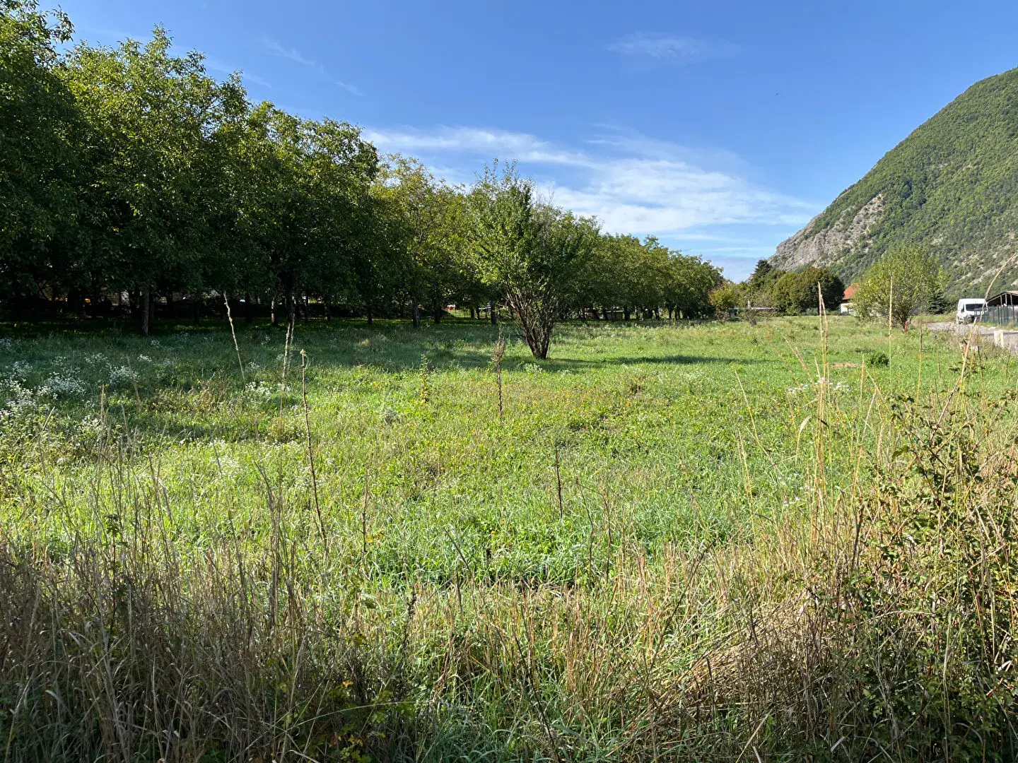 Terrain de 853 m² à Saint Etienne le Laus, idéal pour construire votre maison 