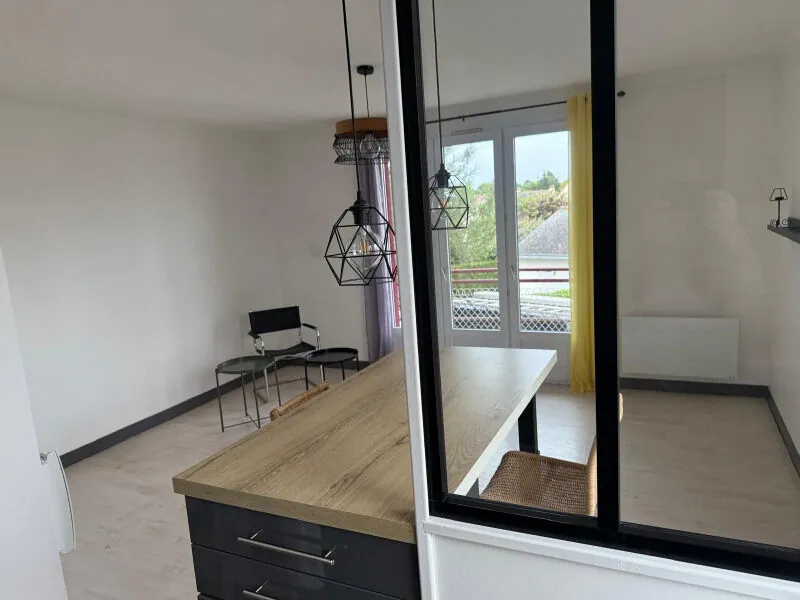 Appartement rénové de type 2 avec balcon et parking à Le Pouliguen 