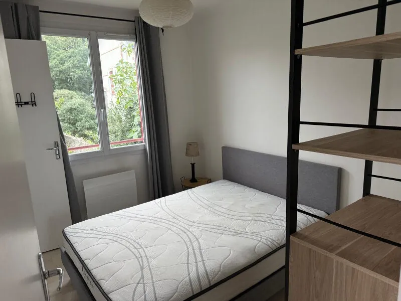 Appartement rénové de type 2 avec balcon et parking à Le Pouliguen 