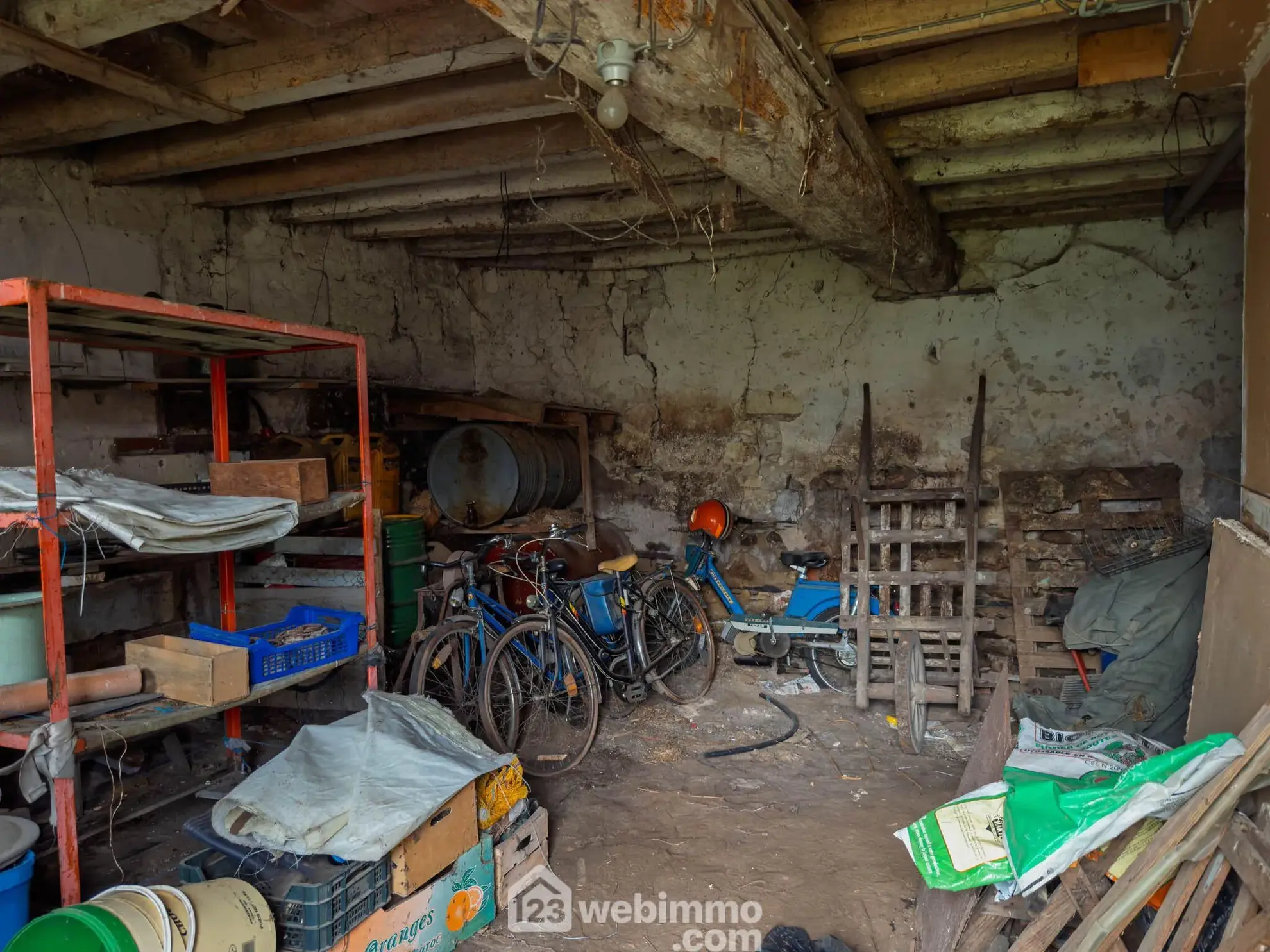 Maison ancienne à rénover avec dépendances à Mazé-Milon (69 m², 800 m² terrain) 