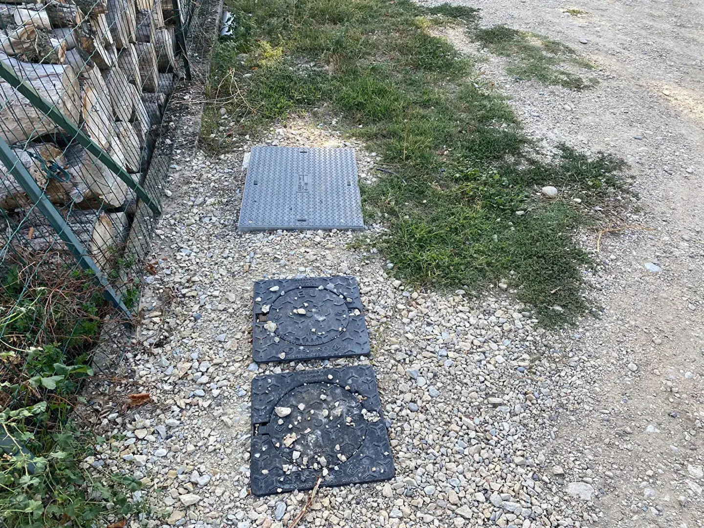 Terrain constructible de 1100 m² avec vue sur le Luberon - environnement calme 