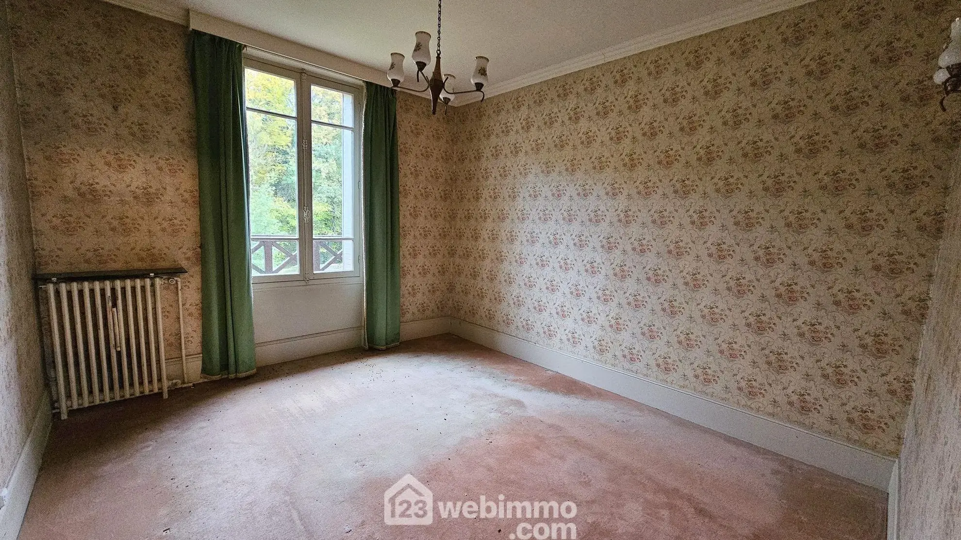 Maison ancienne de 164 m² avec dépendance et garage en lisière de forêt au Malesherbois 