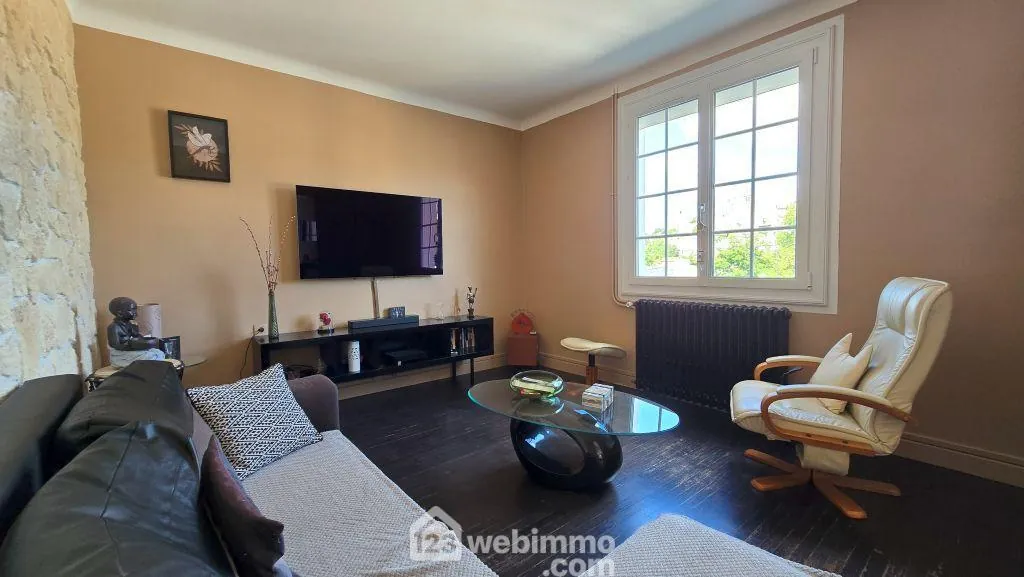 Maison à vendre de 130 m² avec vue sur le centre-ville de Chauvigny 