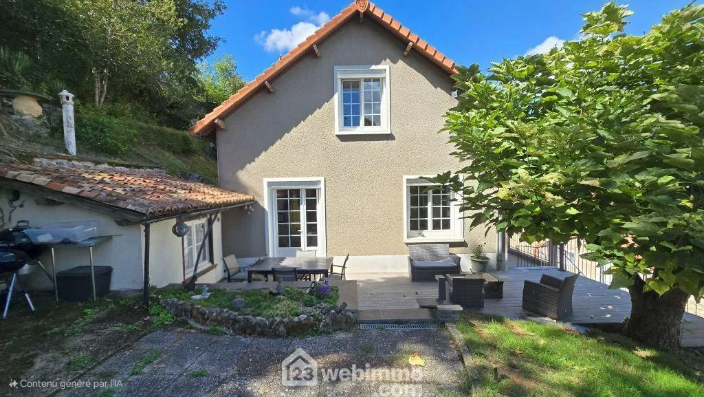 Maison à vendre de 130 m² avec vue sur le centre-ville de Chauvigny 