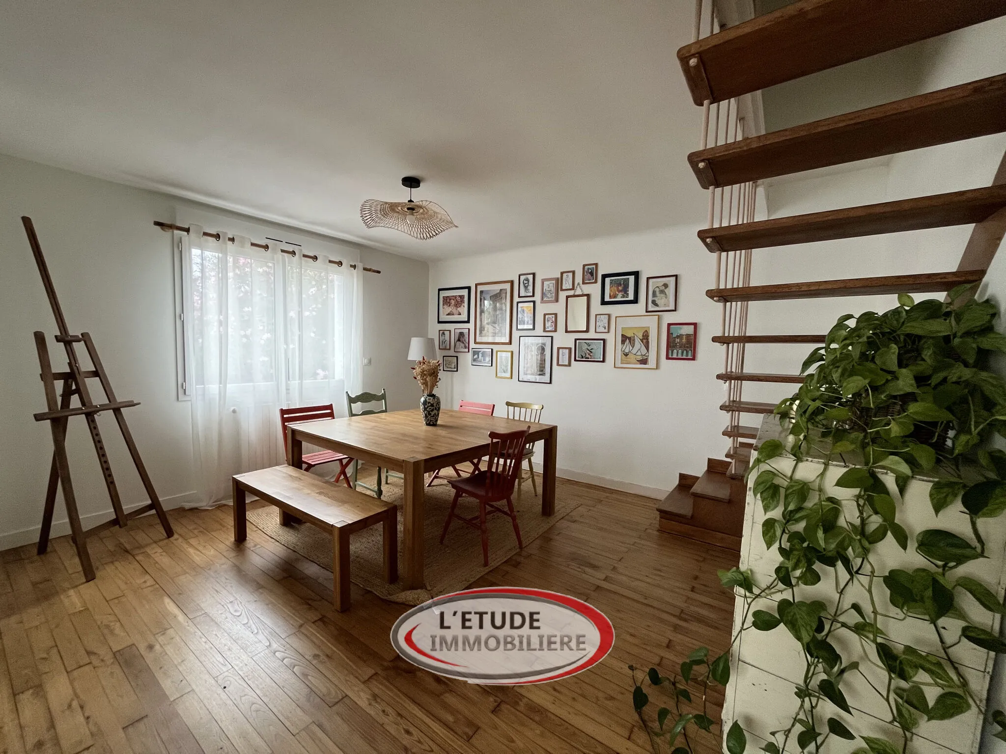 Maison rénovée en 2023 à Nantes avec vue sur parc, 2 chambres, garage et proximité des commodités 