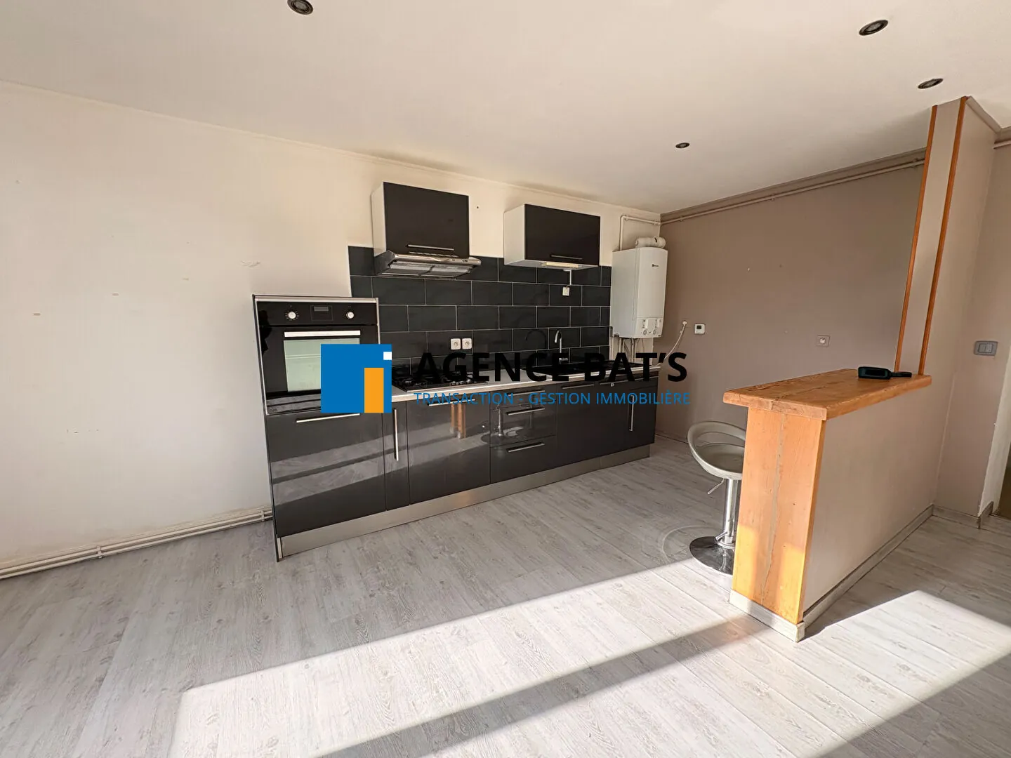 Appartement T2 à Roche La Molière proche commodités avec cuisine équipée 