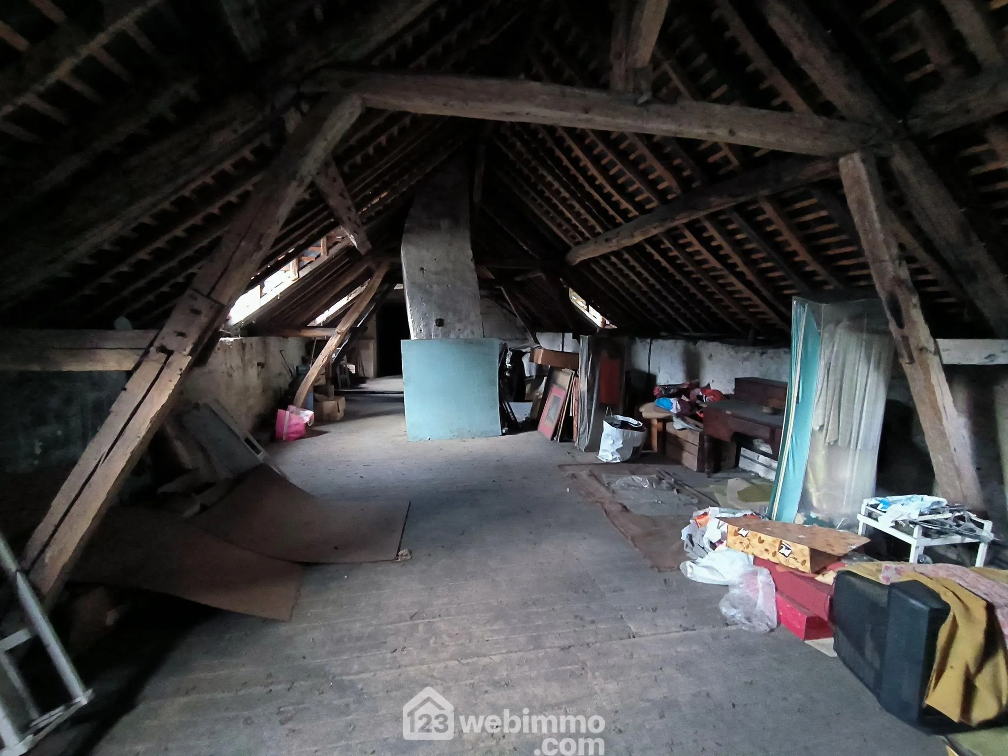 Longère à rénover de 222 m² avec dépendance et terrain arboré à Braine 