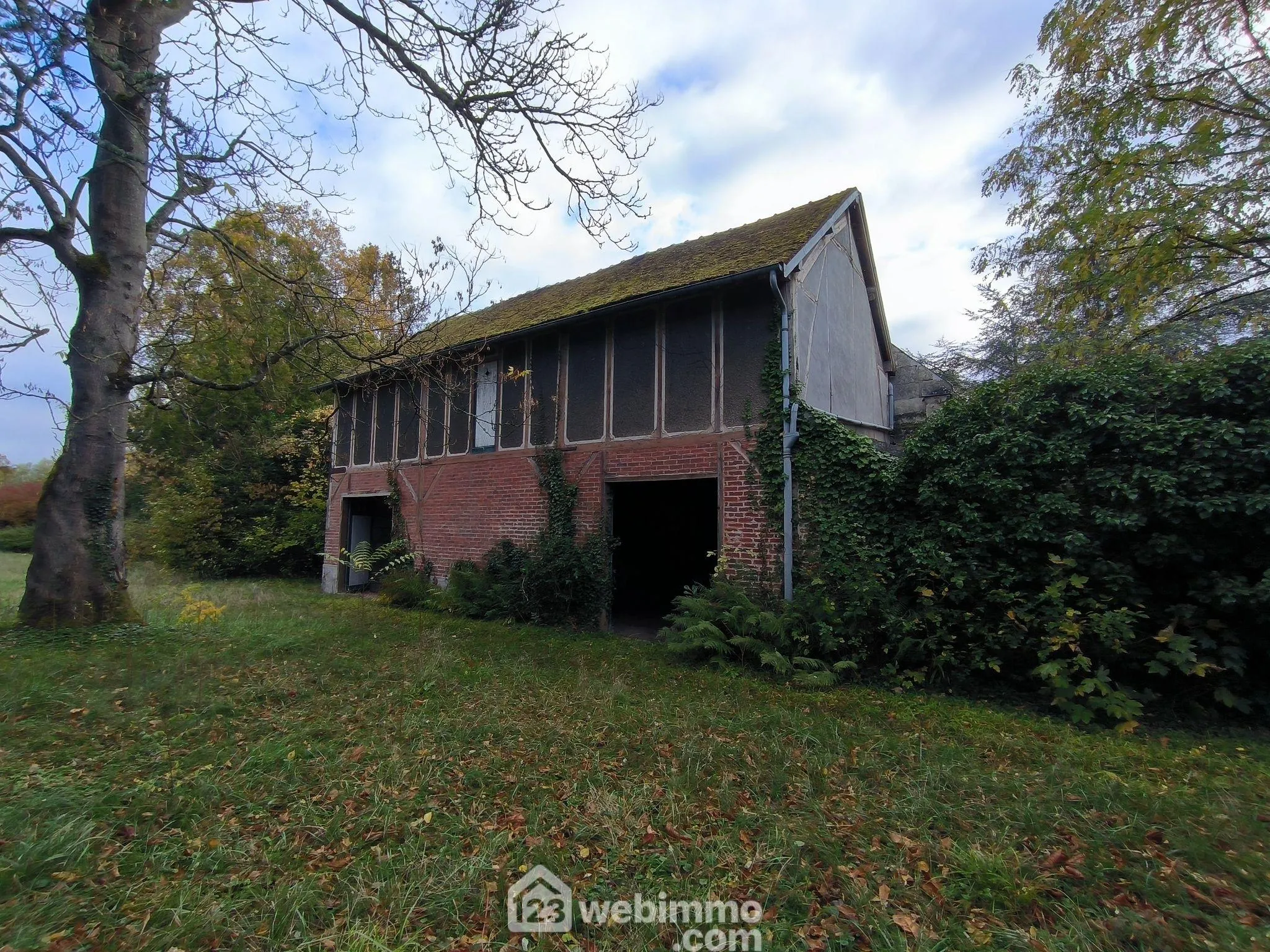 Longère à rénover de 222 m² avec dépendance et terrain arboré à Braine 