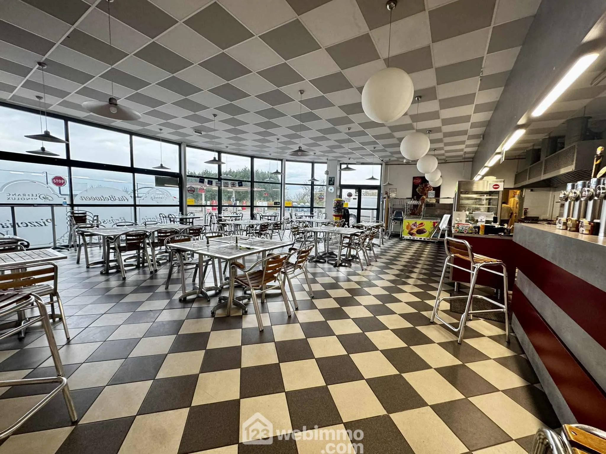 Fonds de commerce clé en main à Fresnoy-le-Grand au cœur d'une galerie commerciale 