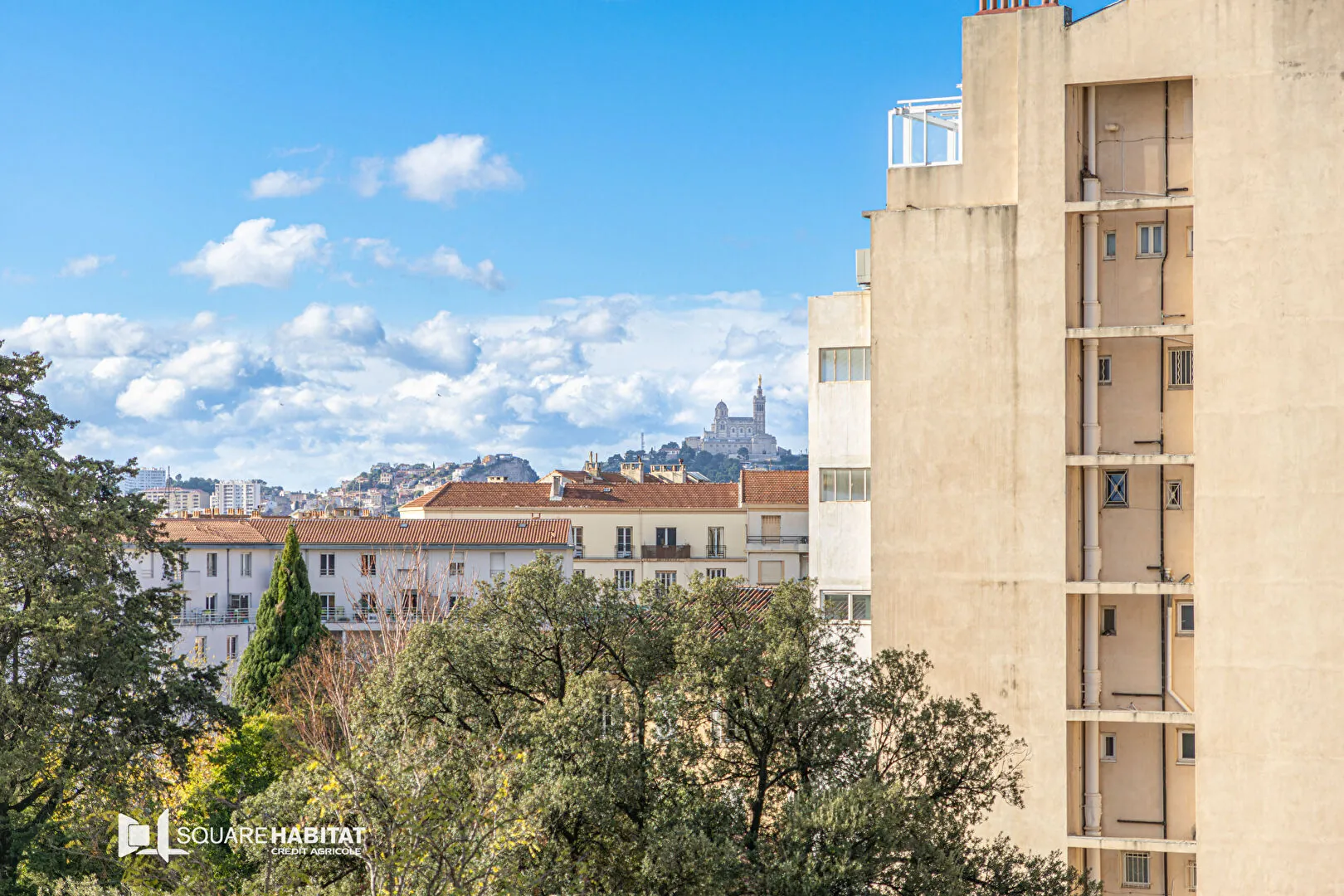 Appartement 3 pièces de 81 m² avec balcon et cave à Marseille secteur Sébastopol 