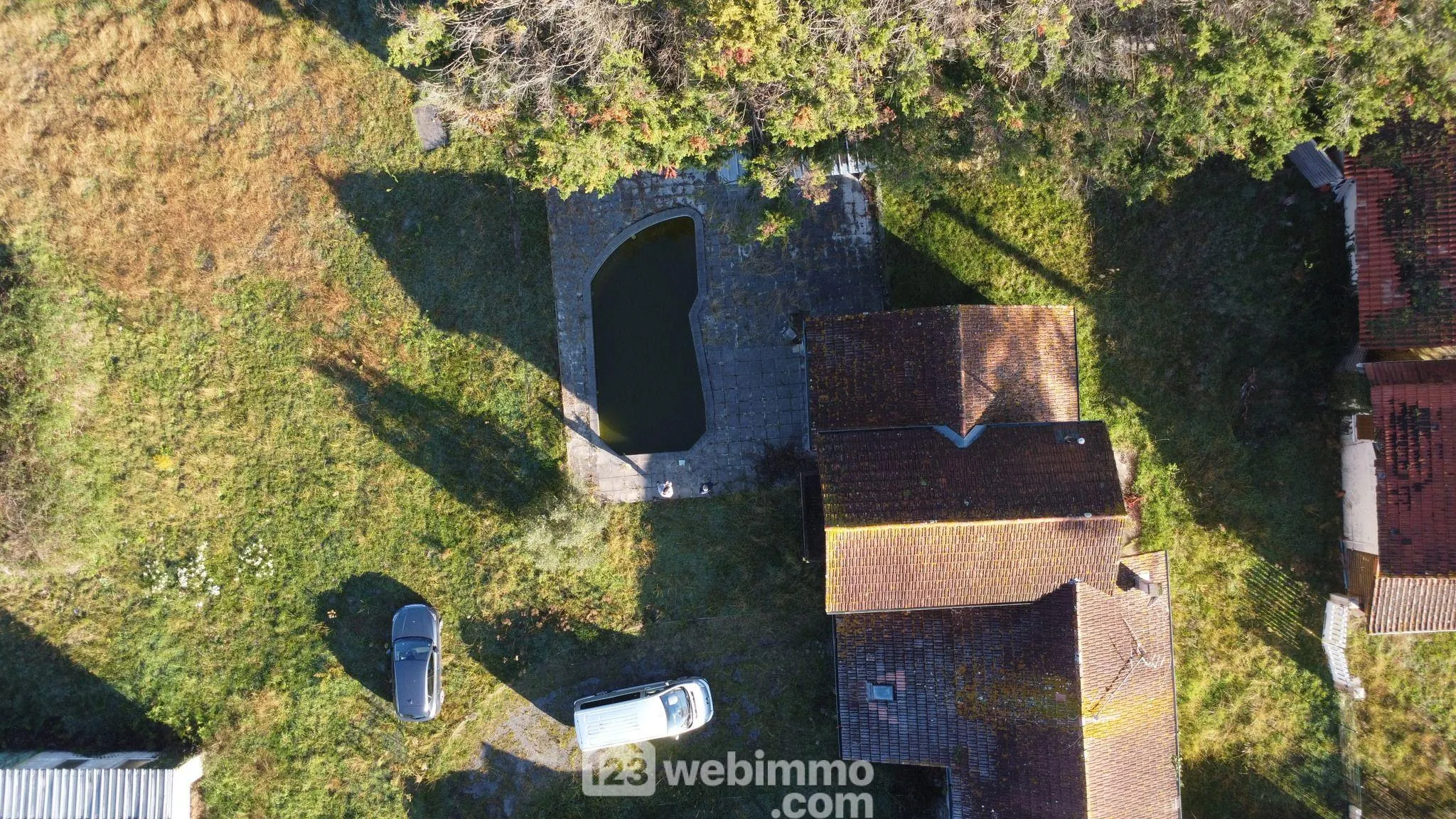 À vendre maison à Mimizan 200m² avec piscine et grand potentiel de rénovation 