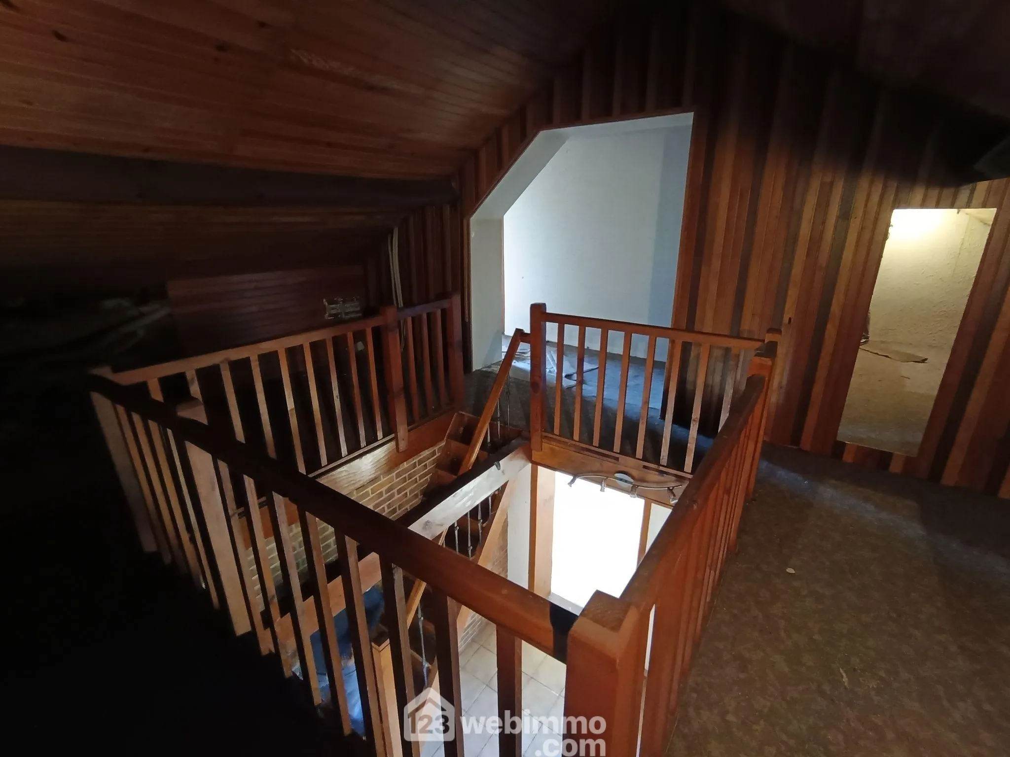 À vendre maison à Mimizan 200m² avec piscine et grand potentiel de rénovation 