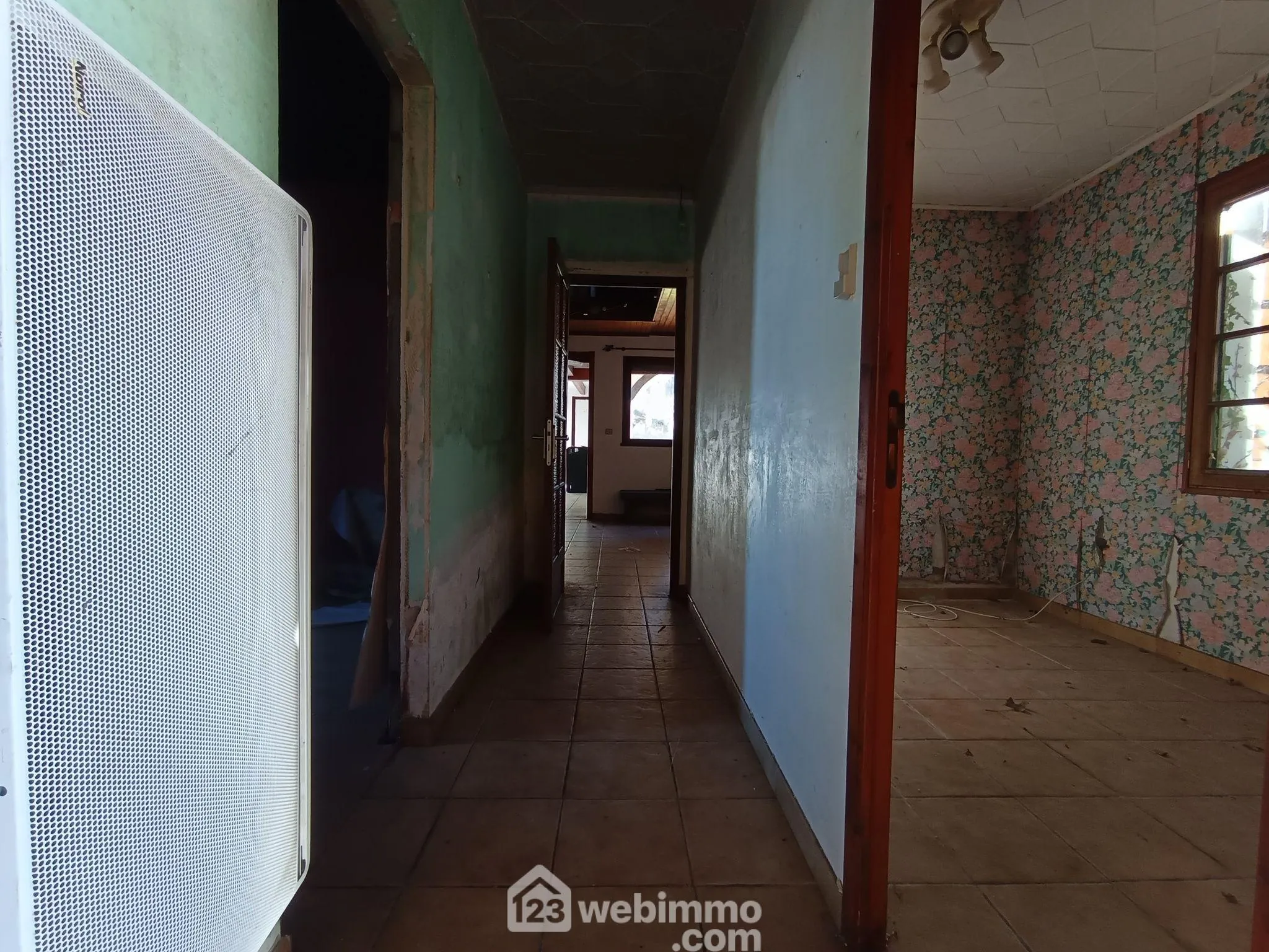 À vendre maison à Mimizan 200m² avec piscine et grand potentiel de rénovation 