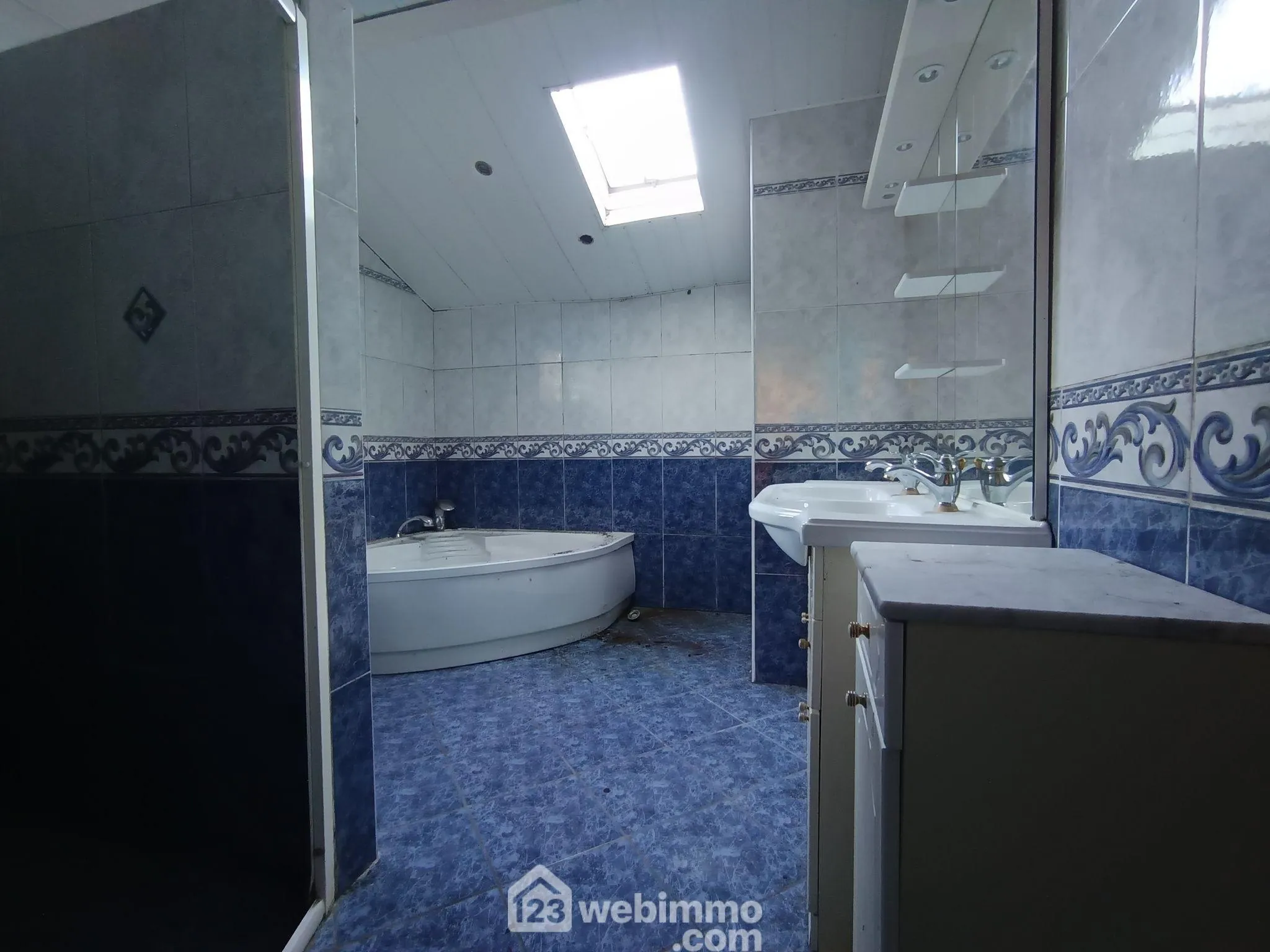 À vendre maison à Mimizan 200m² avec piscine et grand potentiel de rénovation 