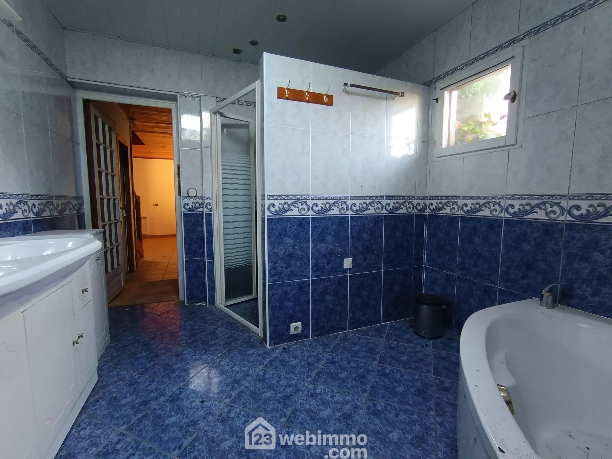 À vendre maison à Mimizan 200m² avec piscine et grand potentiel de rénovation 