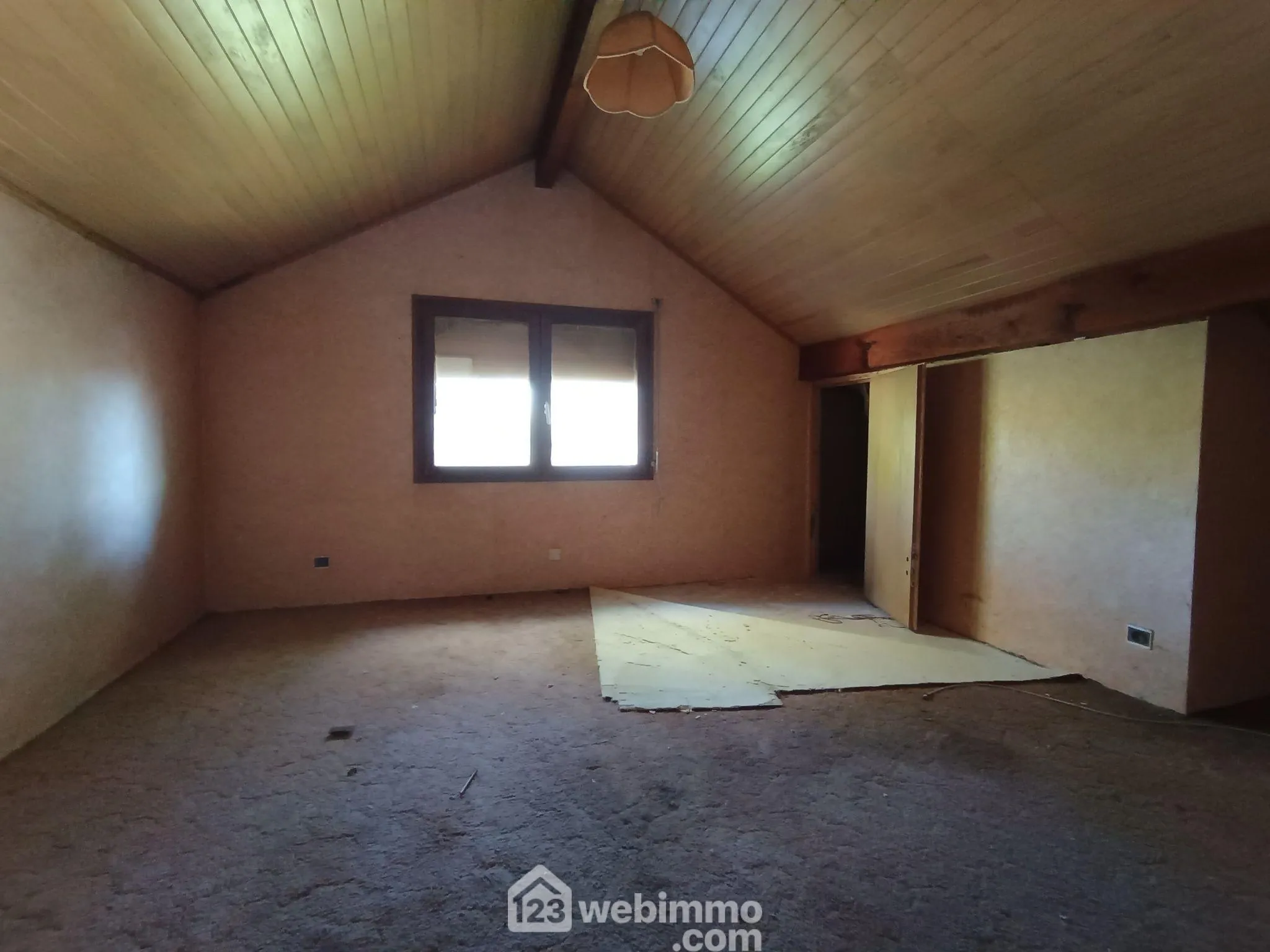 À vendre maison à Mimizan 200m² avec piscine et grand potentiel de rénovation 