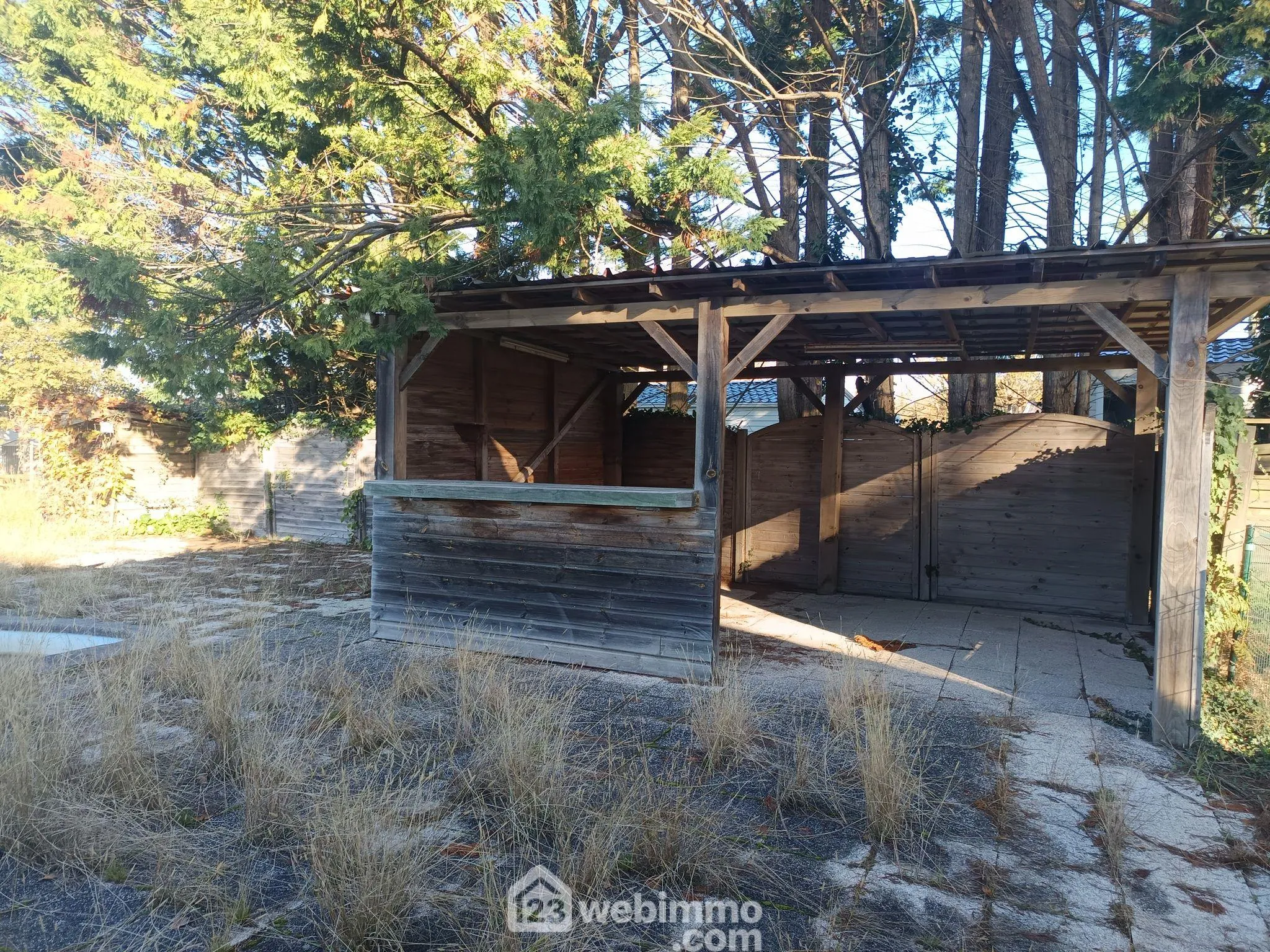 À vendre maison à Mimizan 200m² avec piscine et grand potentiel de rénovation 