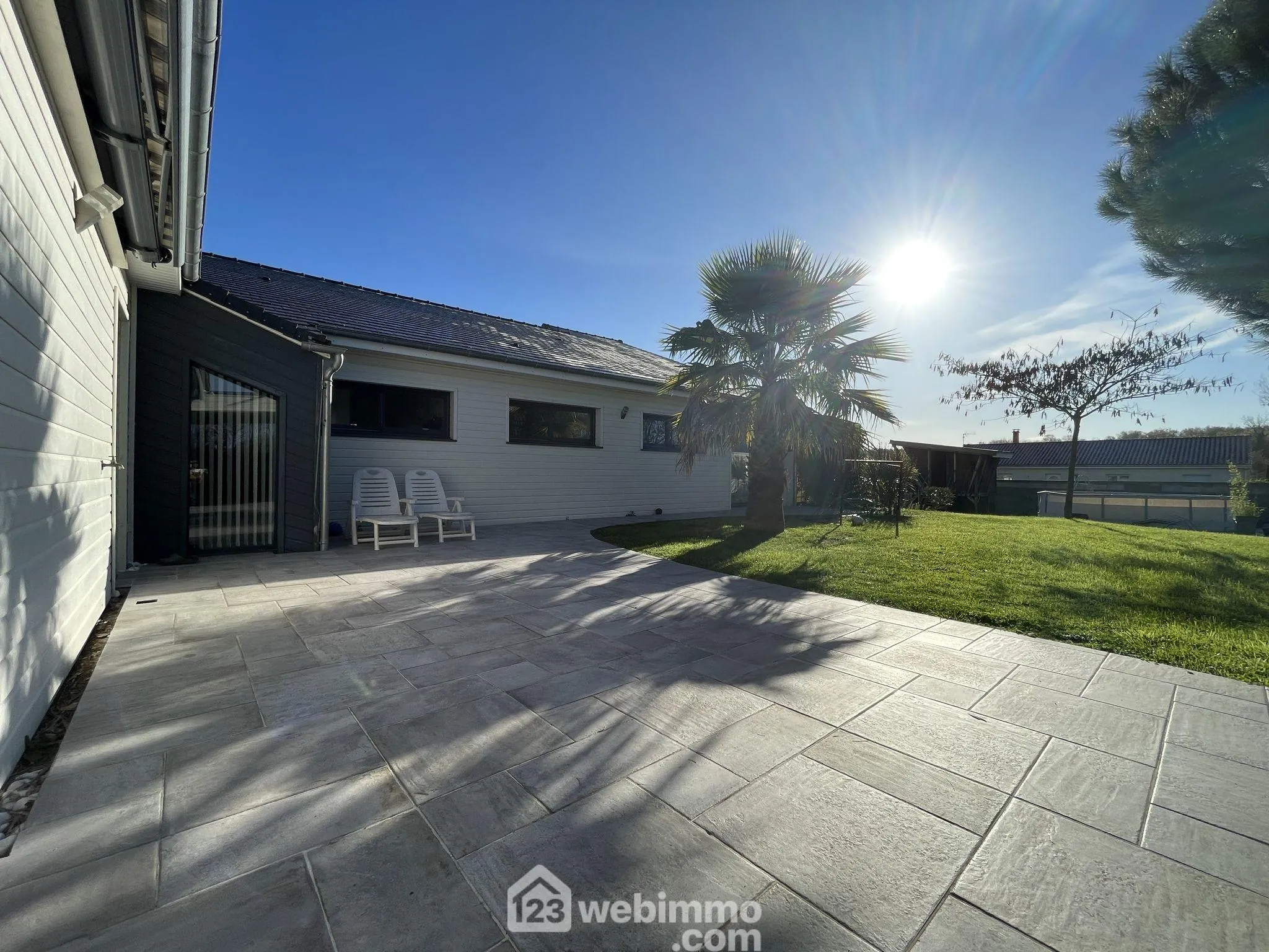 Maison moderne en bois de 165 m2 avec piscine à Naintré (86530)