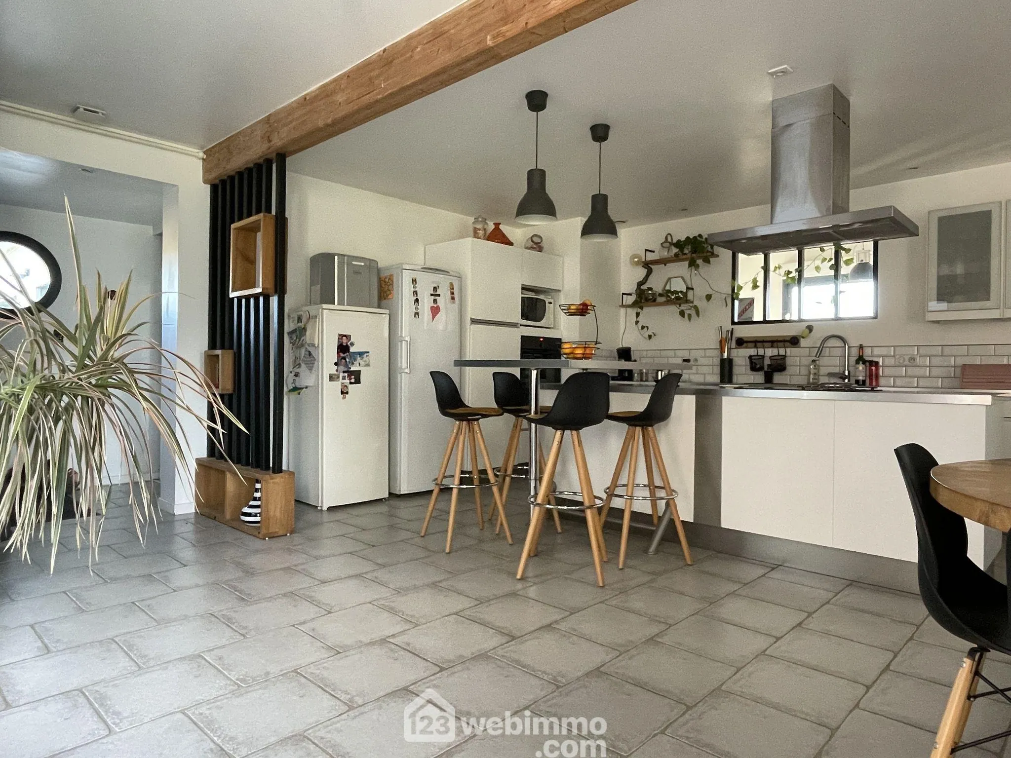 Maison moderne en bois de 165 m2 avec piscine à Naintré (86530) 