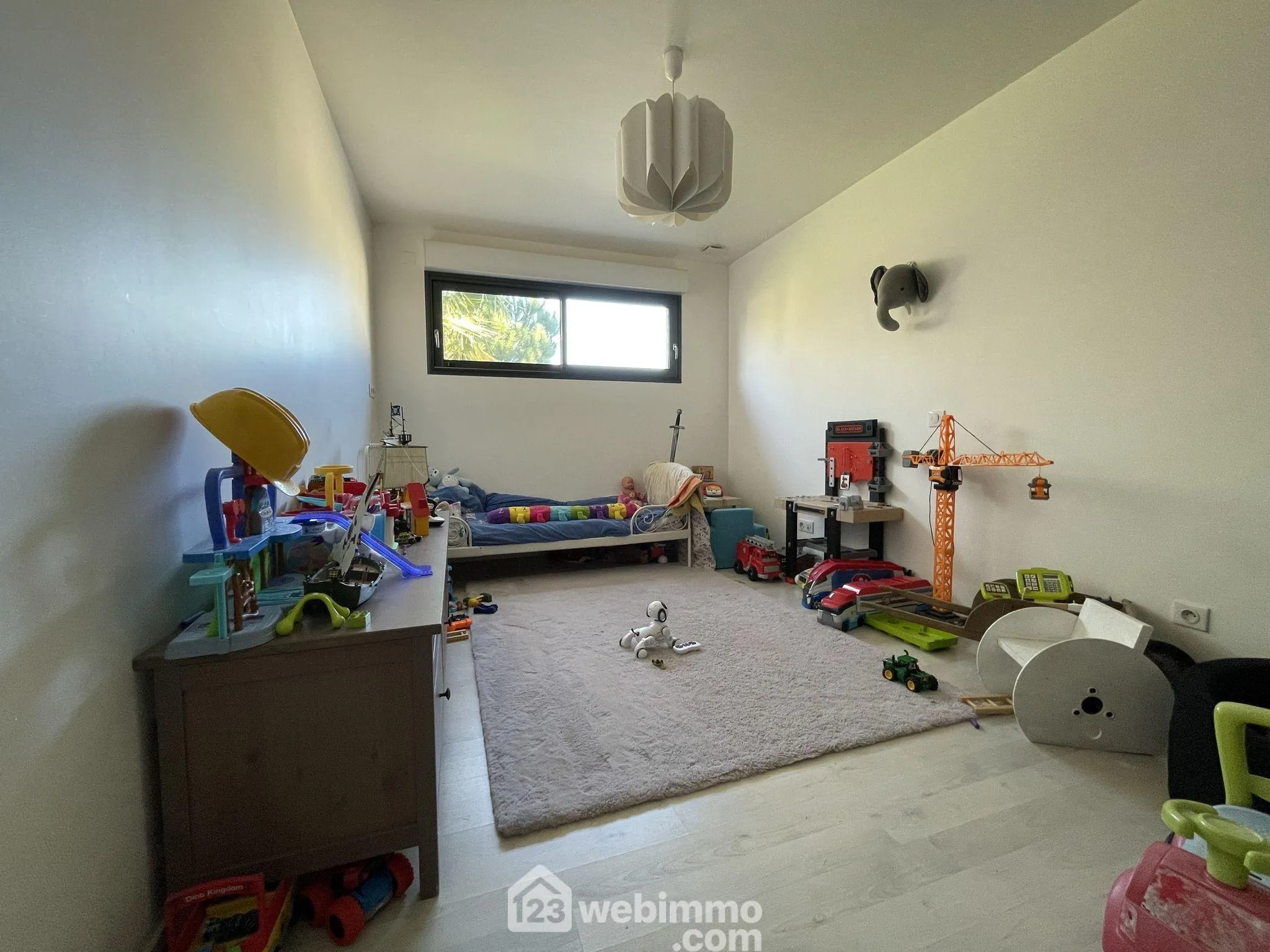 Maison moderne en bois de 165 m2 avec piscine à Naintré (86530) 