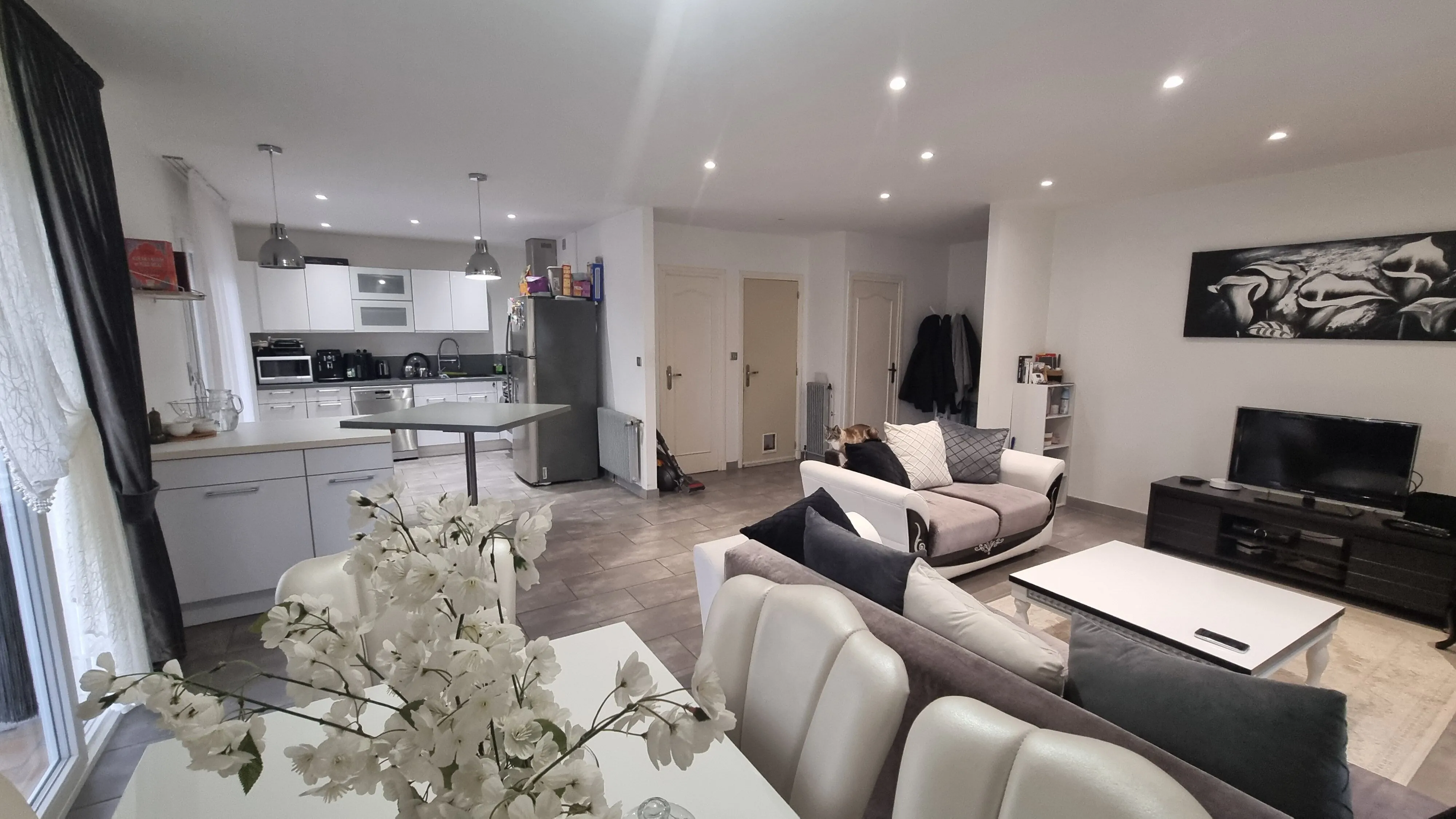 Maison à vendre à Riorges de 100 m² avec garage et balcon 