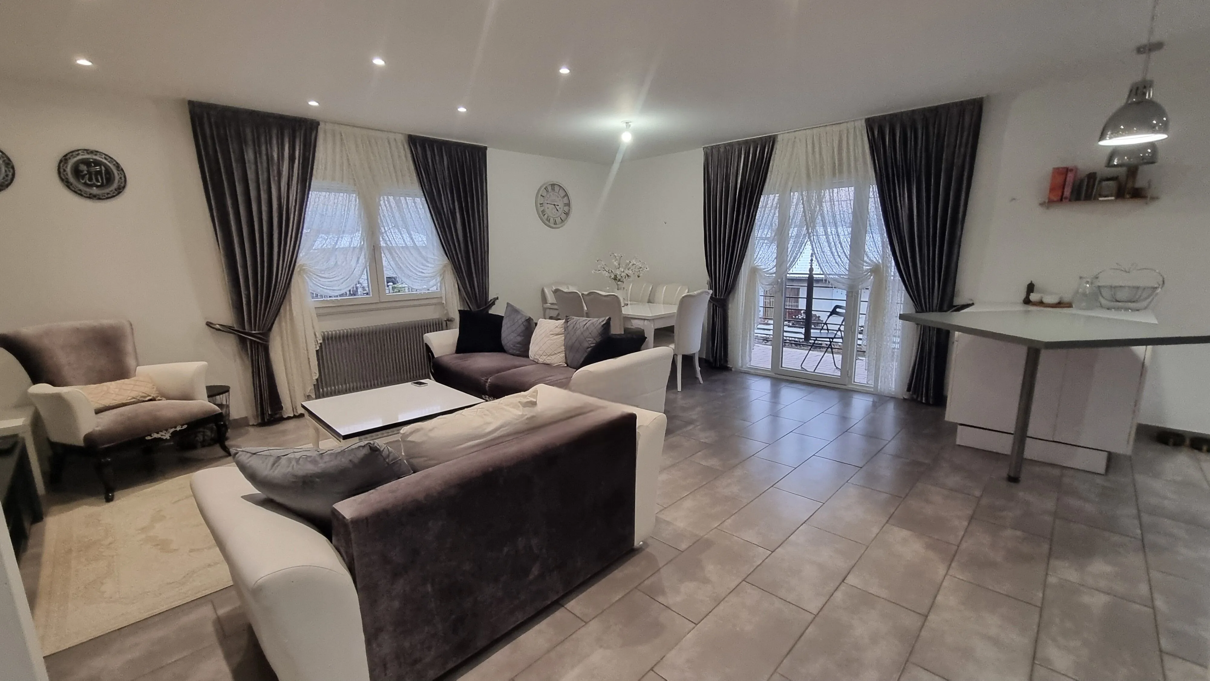 Maison à vendre à Riorges de 100 m² avec garage et balcon 