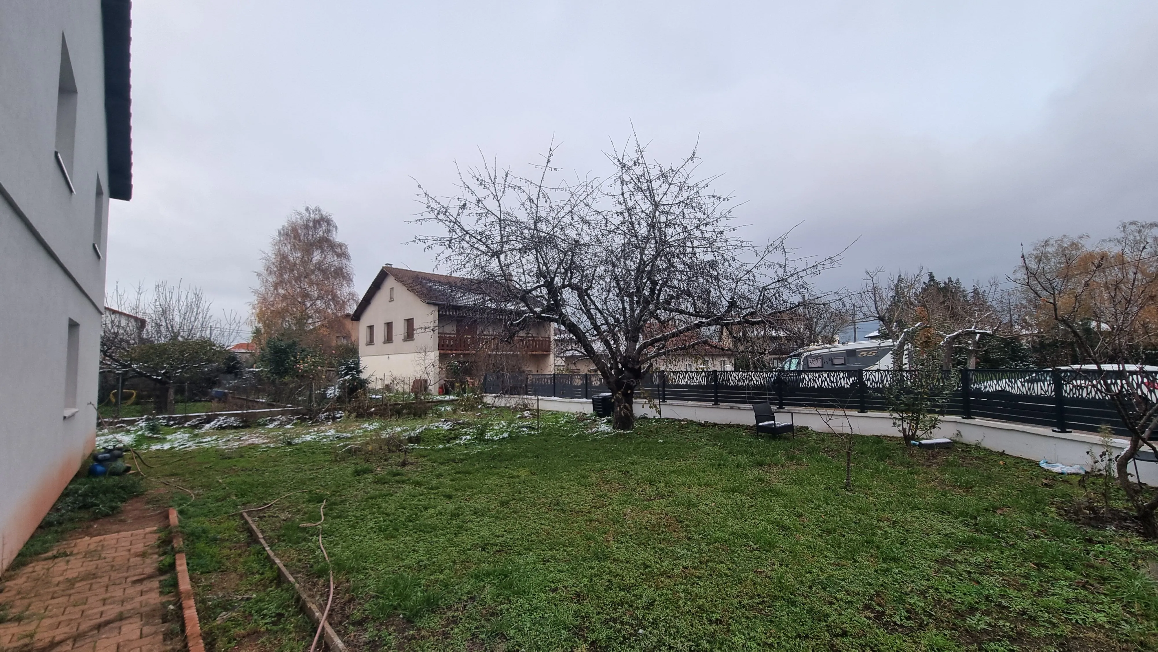 Maison à vendre à Riorges de 100 m² avec garage et balcon 