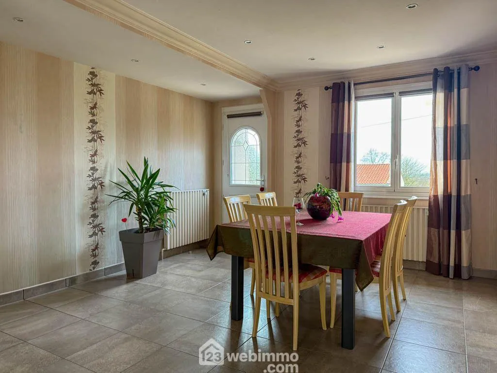 Maison 84 m² à Pouzauges avec jardin et sous-sol, parfait pour un premier achat 