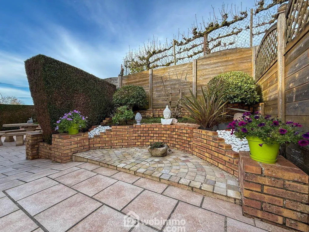 Maison 84 m² à Pouzauges avec jardin et sous-sol, parfait pour un premier achat 