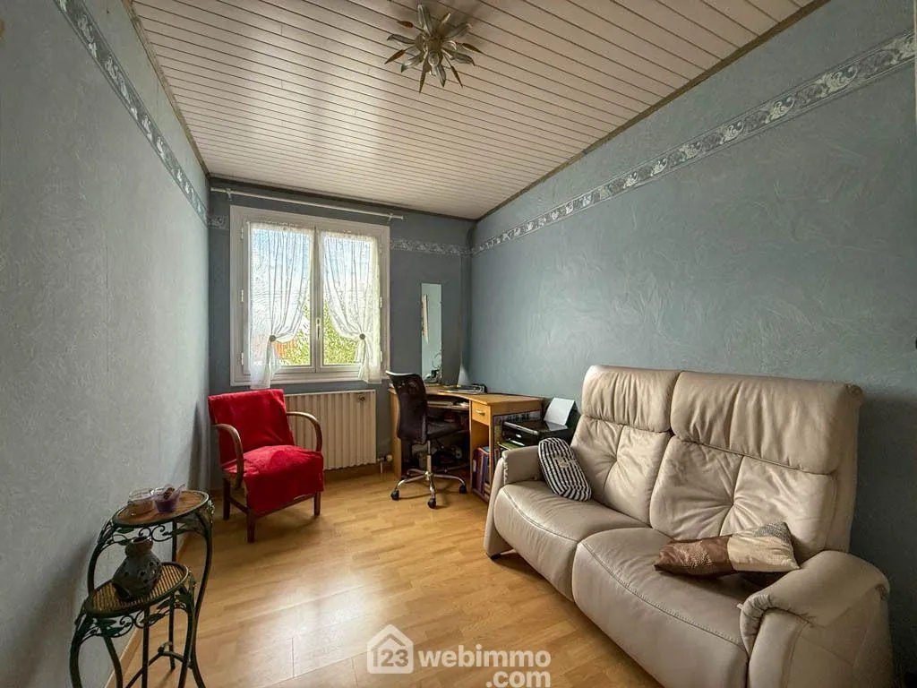 Maison 84 m² à Pouzauges avec jardin et sous-sol, parfait pour un premier achat 