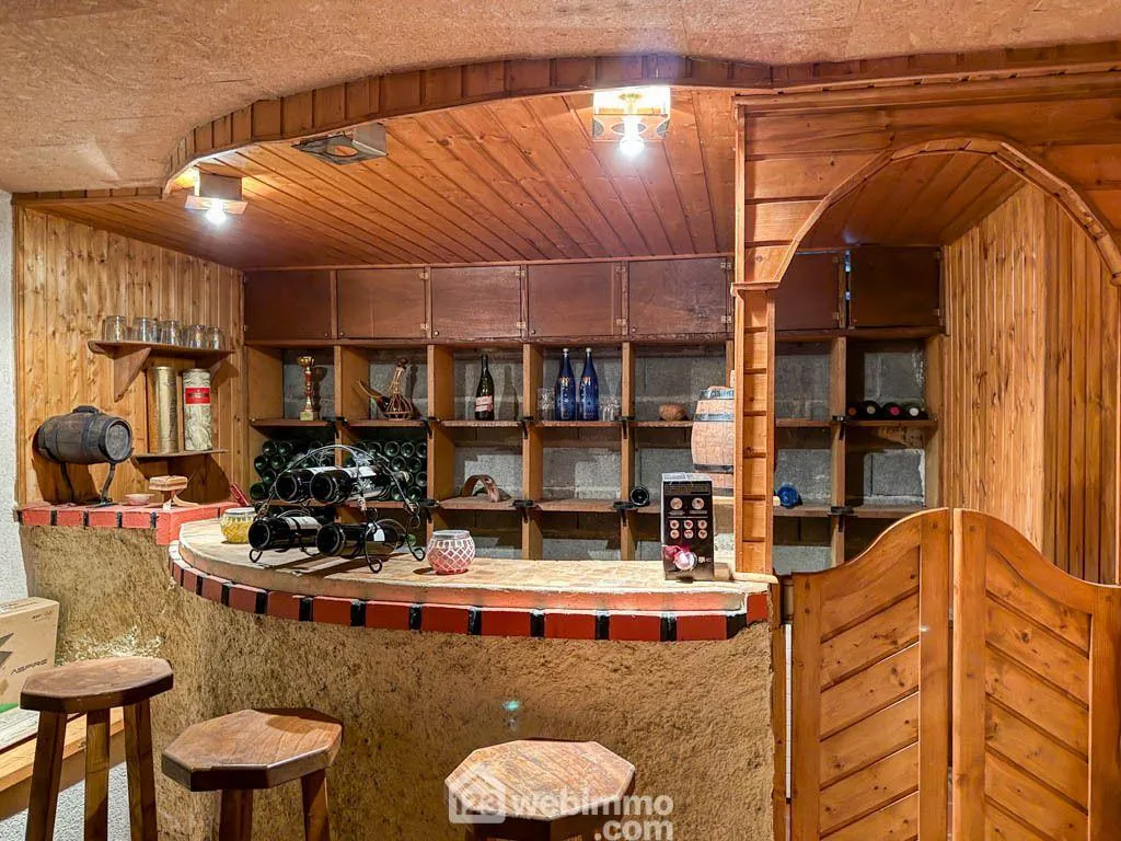 Maison 84 m² à Pouzauges avec jardin et sous-sol, parfait pour un premier achat 