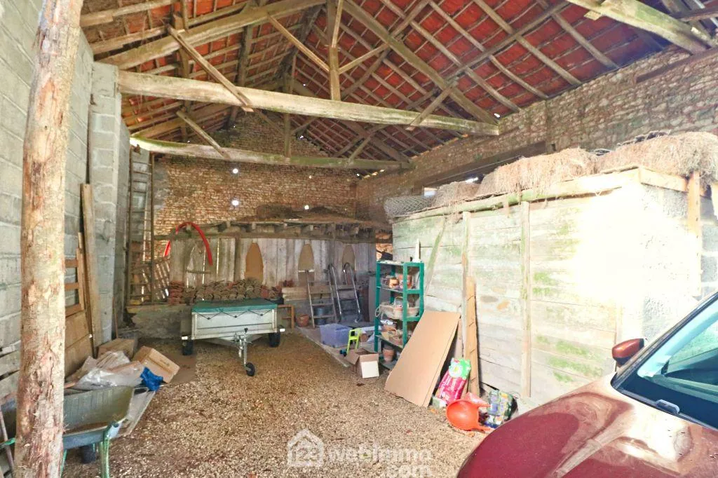 Longère rénovée de 240 m² à Saint Macoux, proche commodités 