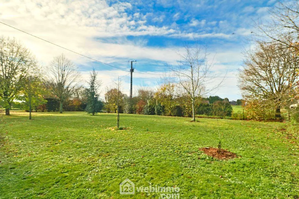 Longère rénovée de 240 m² à Saint Macoux, proche commodités 