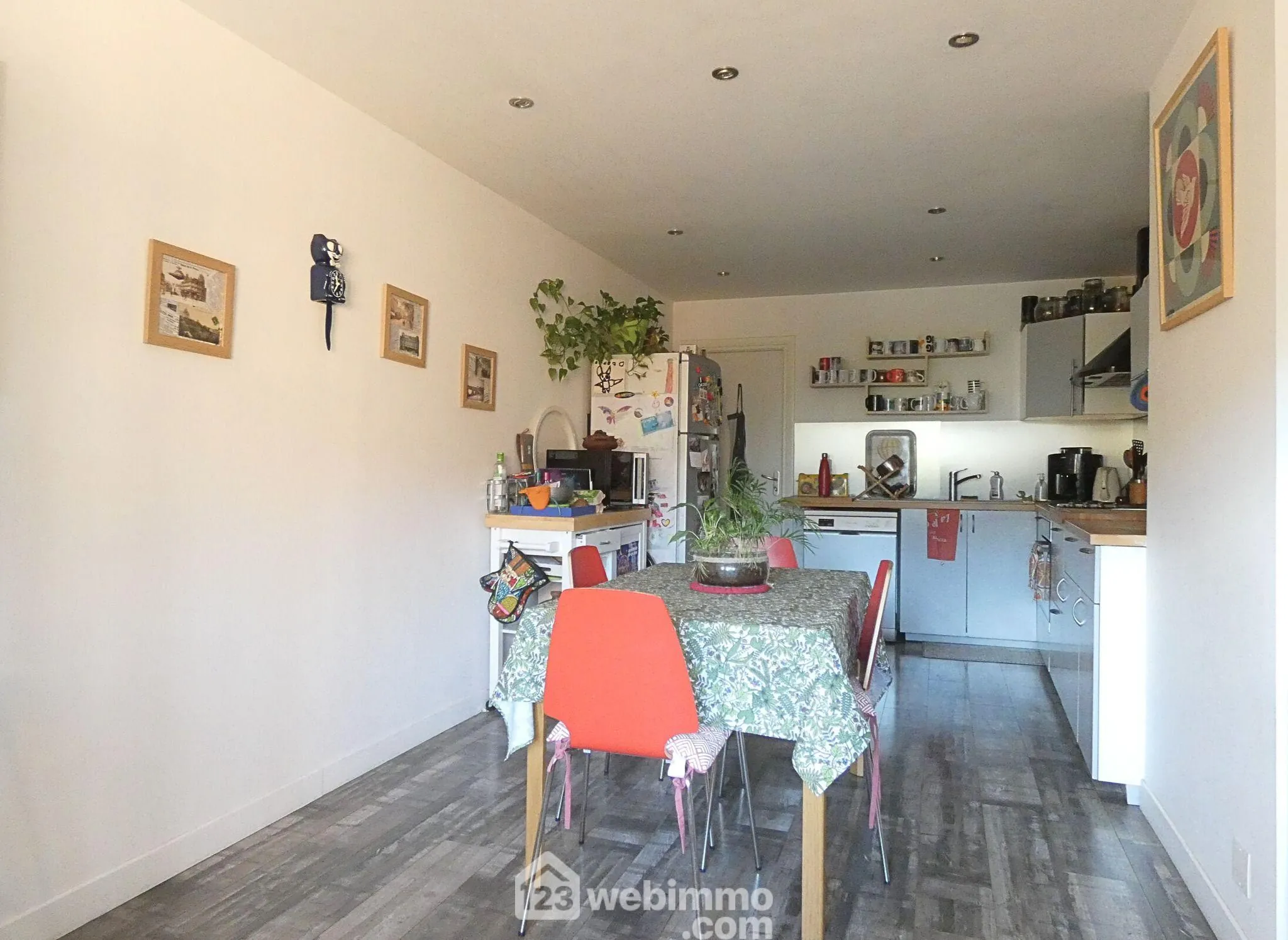 Charme et volumes : maison mitoyenne de 141 m² à Ugine 