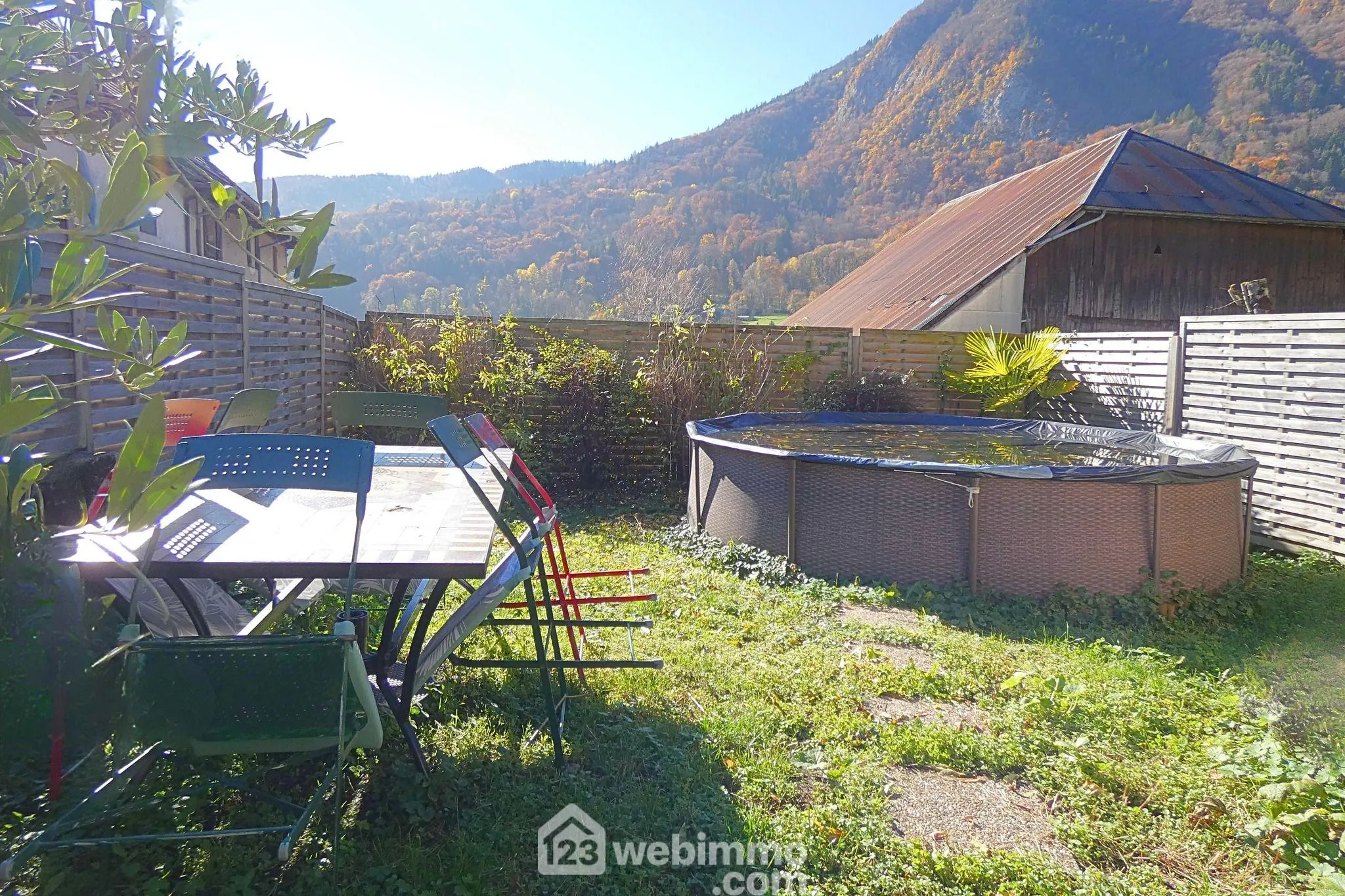 Charme et volumes : maison mitoyenne de 141 m² à Ugine 