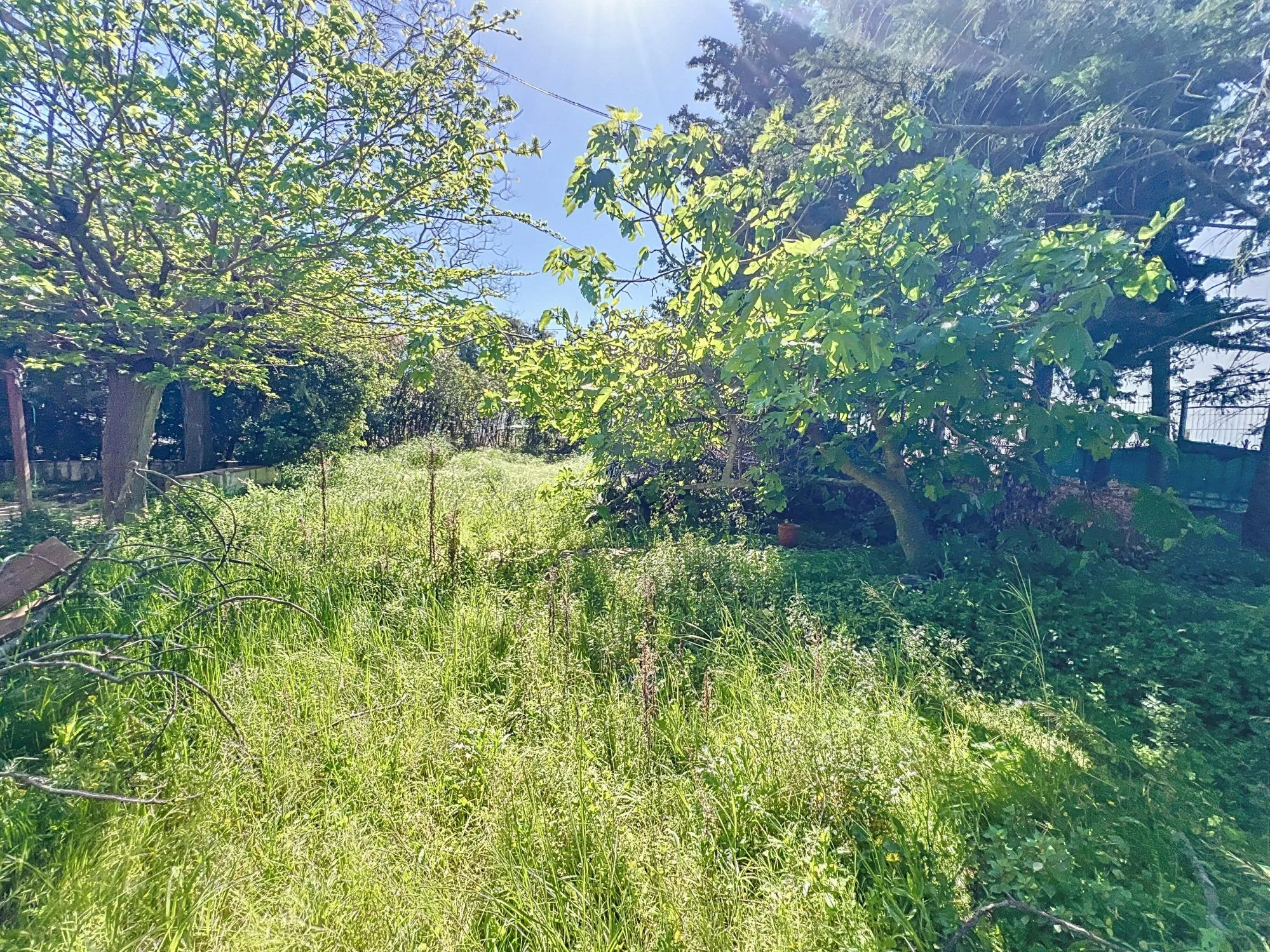 Terrain constructible de 373 m² à La Seyne-sur-Mer, situé dans un quartier calme, zone UB