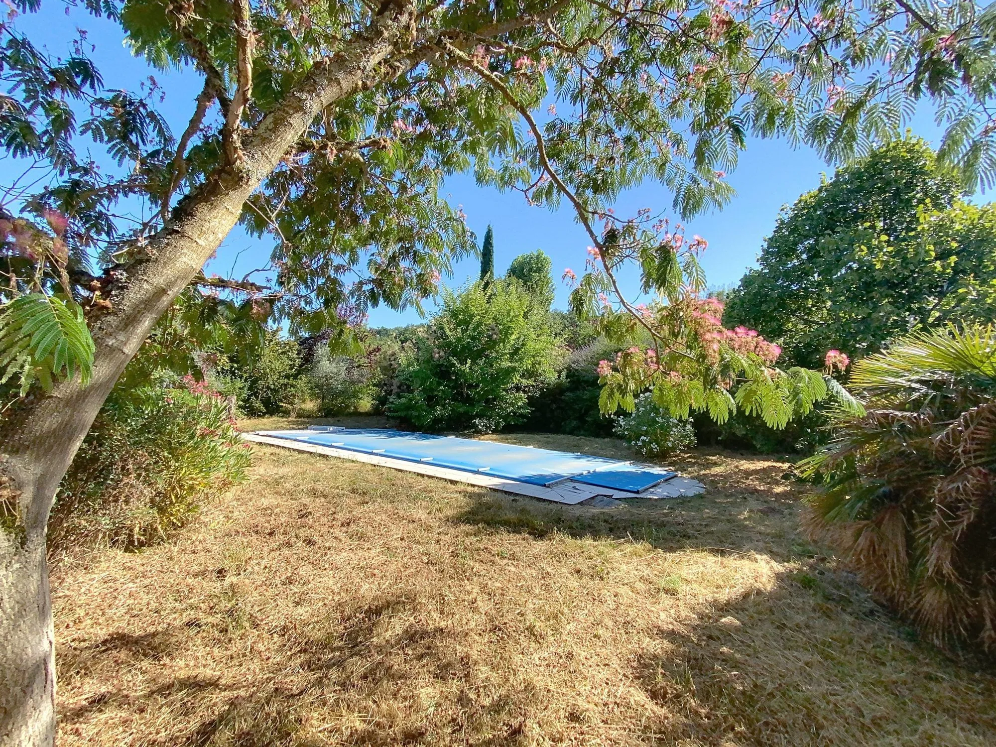 Maison 5 pièces avec piscine à Puygouzon - Confort et tranquillité 