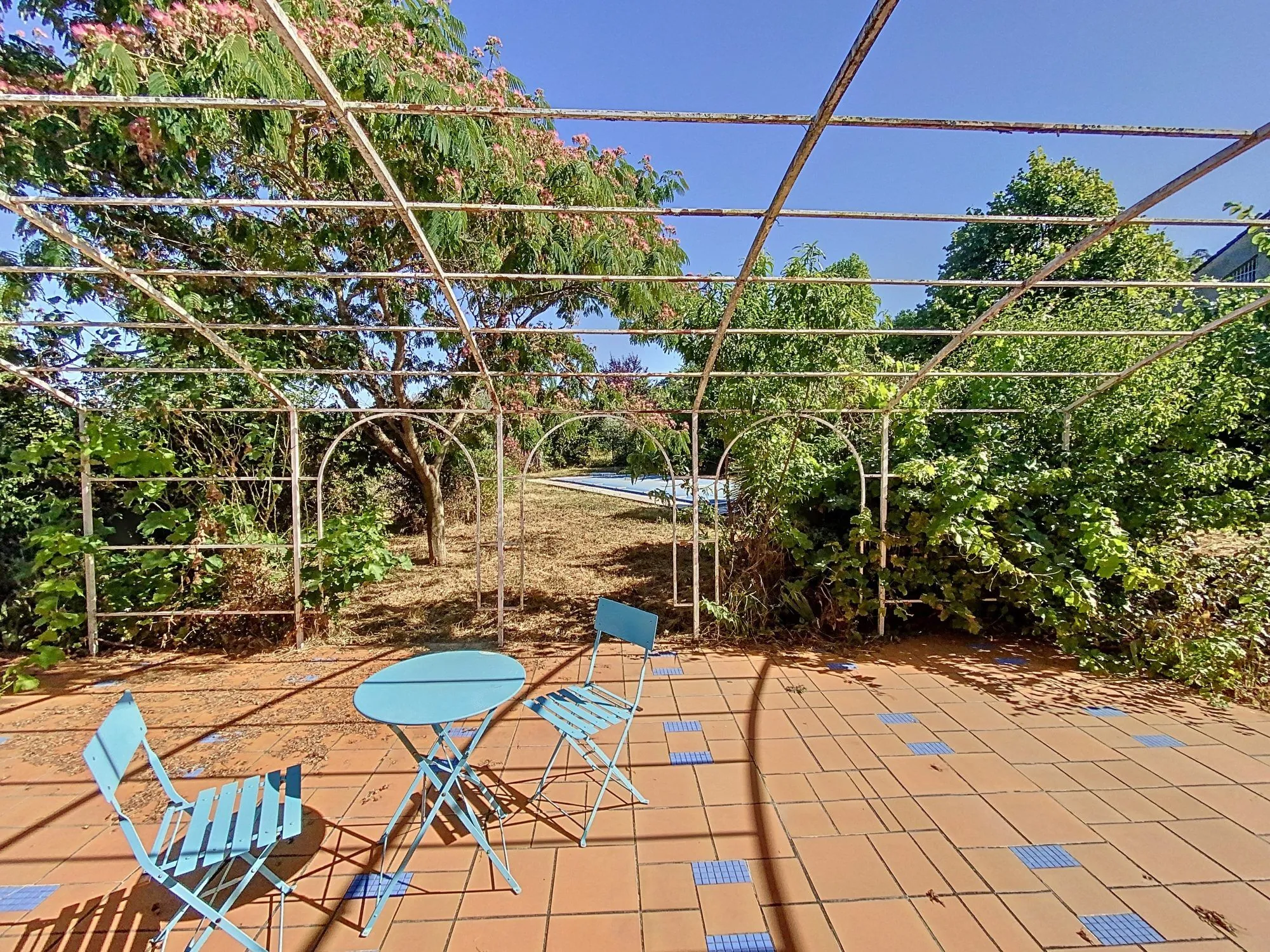 Maison 5 pièces avec piscine à Puygouzon - Confort et tranquillité 