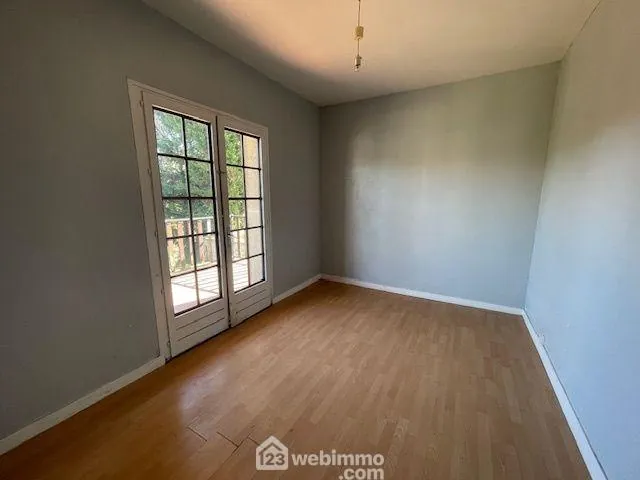 Appartement de 83 m² à Noyon avec jardin et garage, proche du centre-ville 