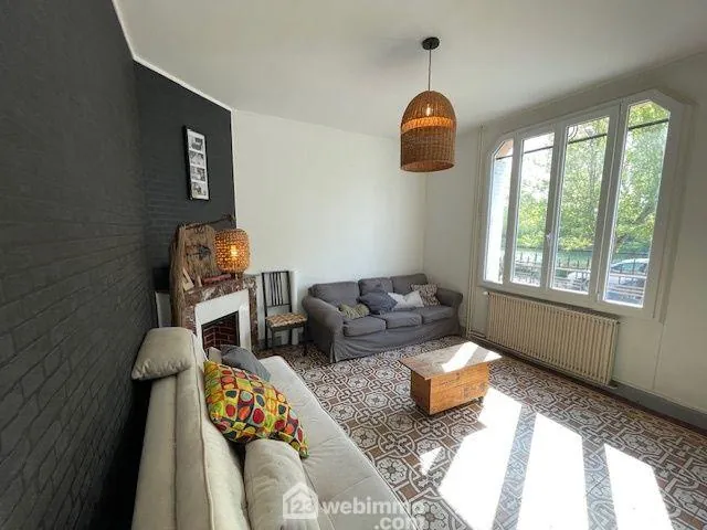 Maison de village de 66m² avec jardin à Pont Eveque - Charmante propriété avec dépendances et environnement pittoresque 