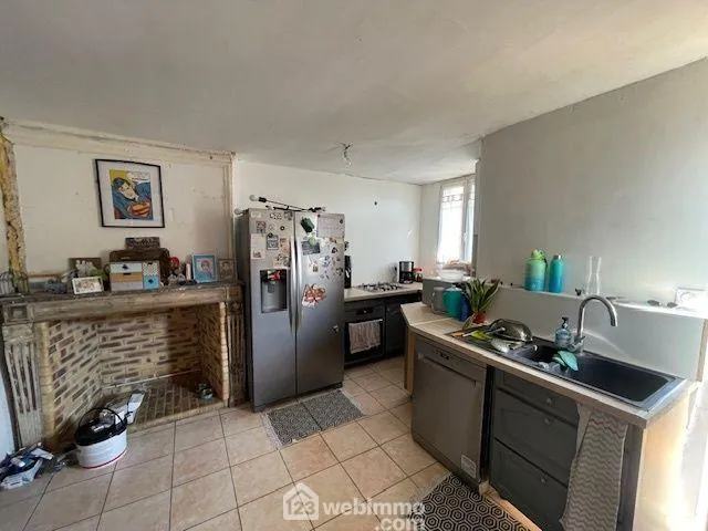 Charmante maison en pierre avec dépendances et vue sur le village à Salency 