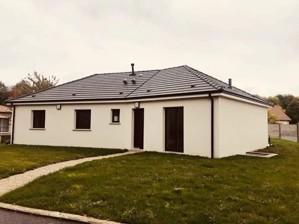 A vendre maison de plain-pied à Doudeville, 3 chambres, garage et terrain sécurisé