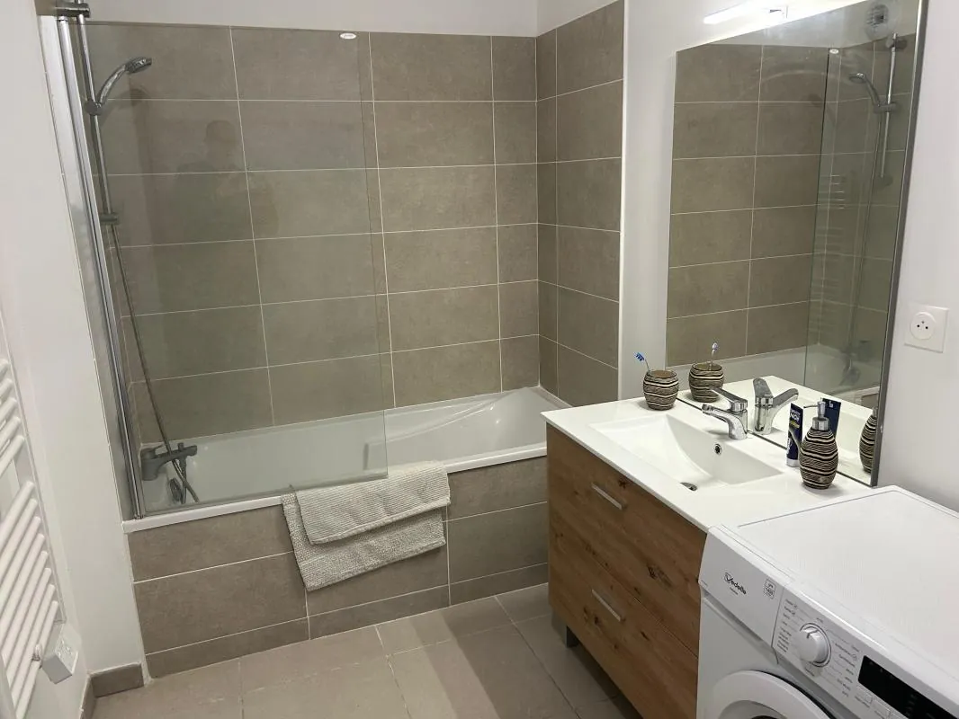 Appartement T2 neuf à vendre à Garons - 43,69 m², sécurisé, livré en 2024 