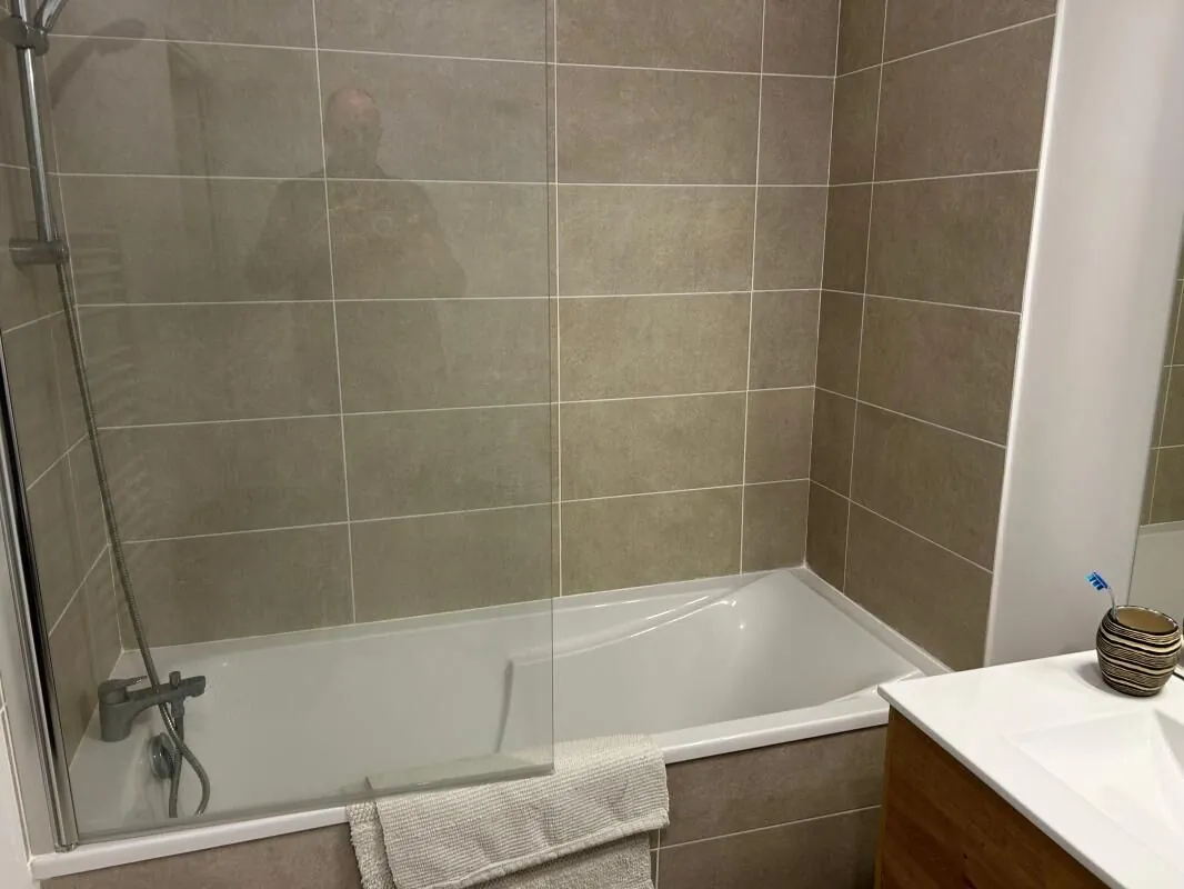 Appartement T2 neuf à vendre à Garons - 43,69 m², sécurisé, livré en 2024 